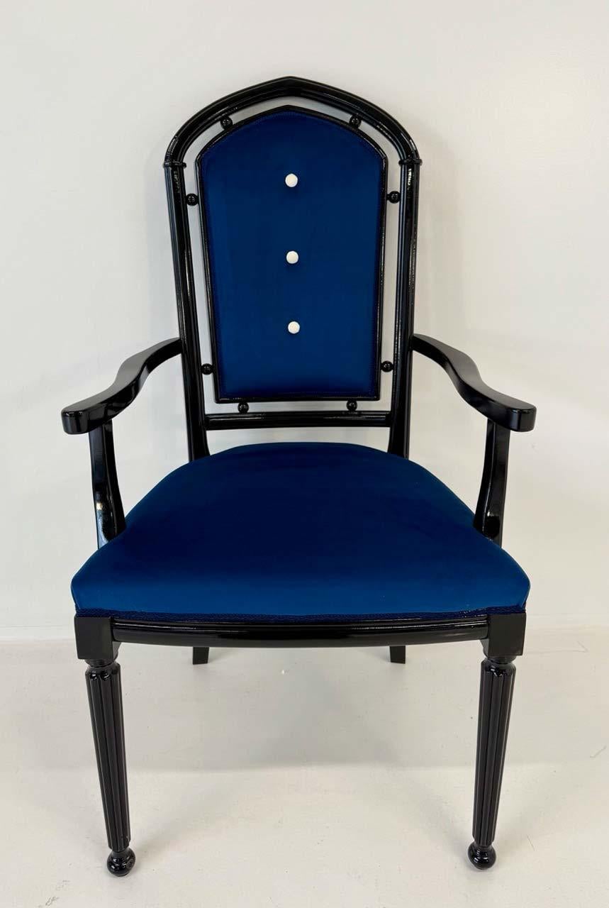 Ensemble de 12 chaises de style Art Déco en velours ivoire et bleu et laqué noir en vente 2