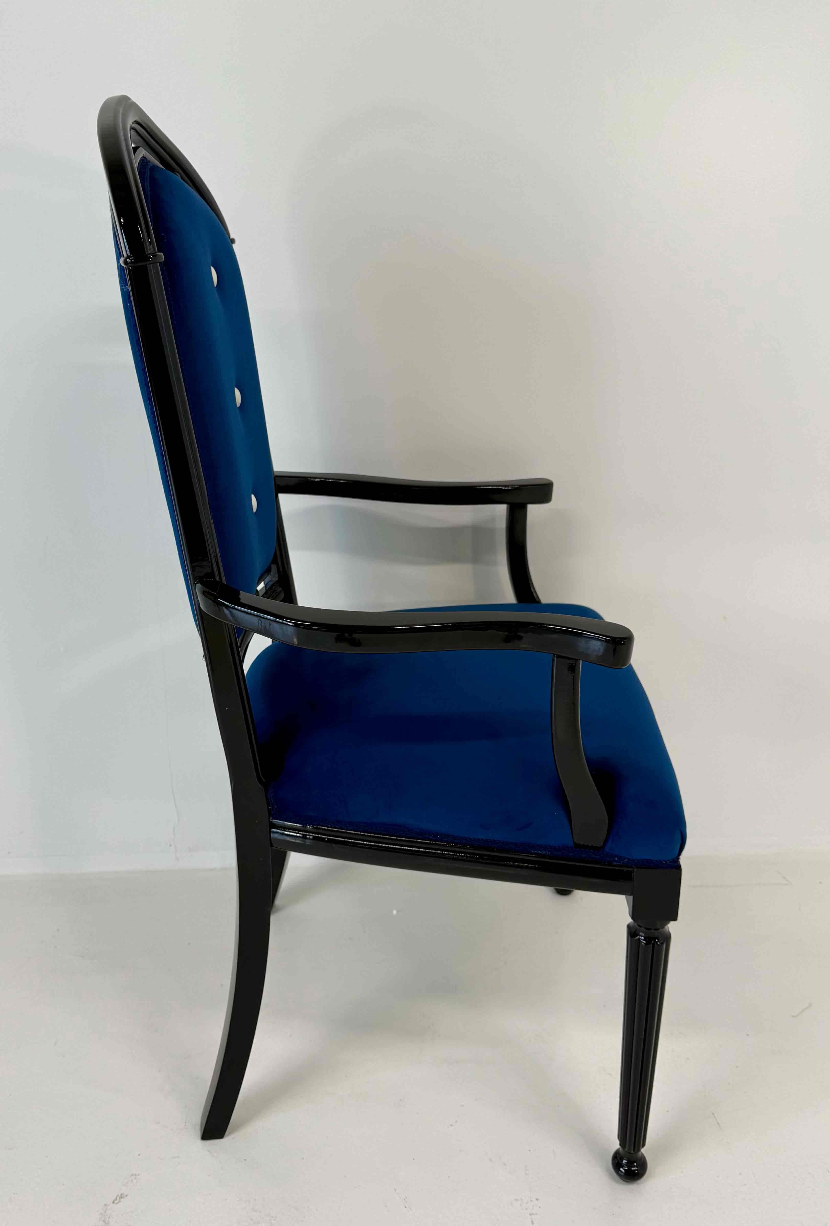 Ensemble de 12 chaises de style Art Déco en velours ivoire et bleu et laqué noir en vente 5