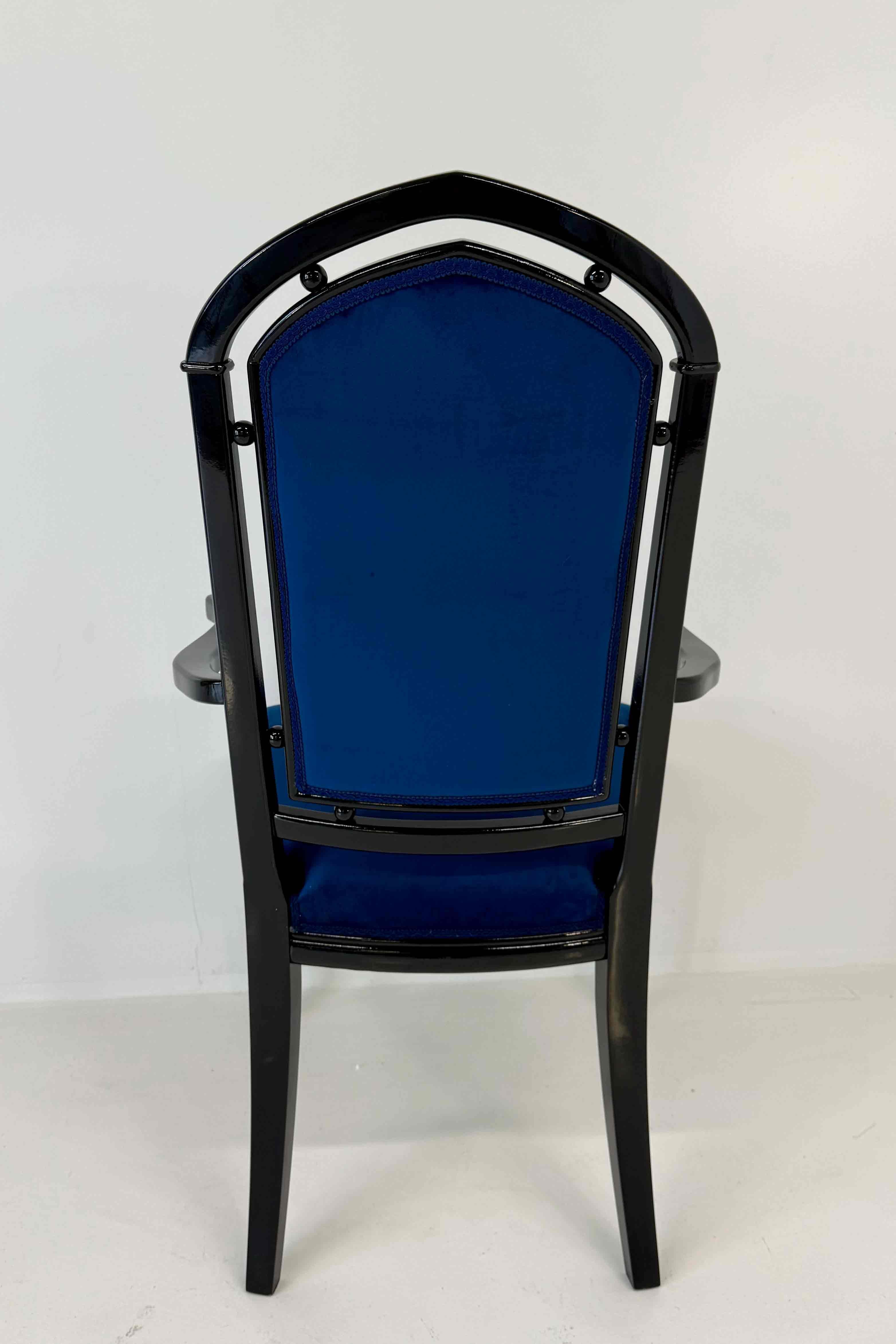Ensemble de 12 chaises de style Art Déco en velours ivoire et bleu et laqué noir en vente 6