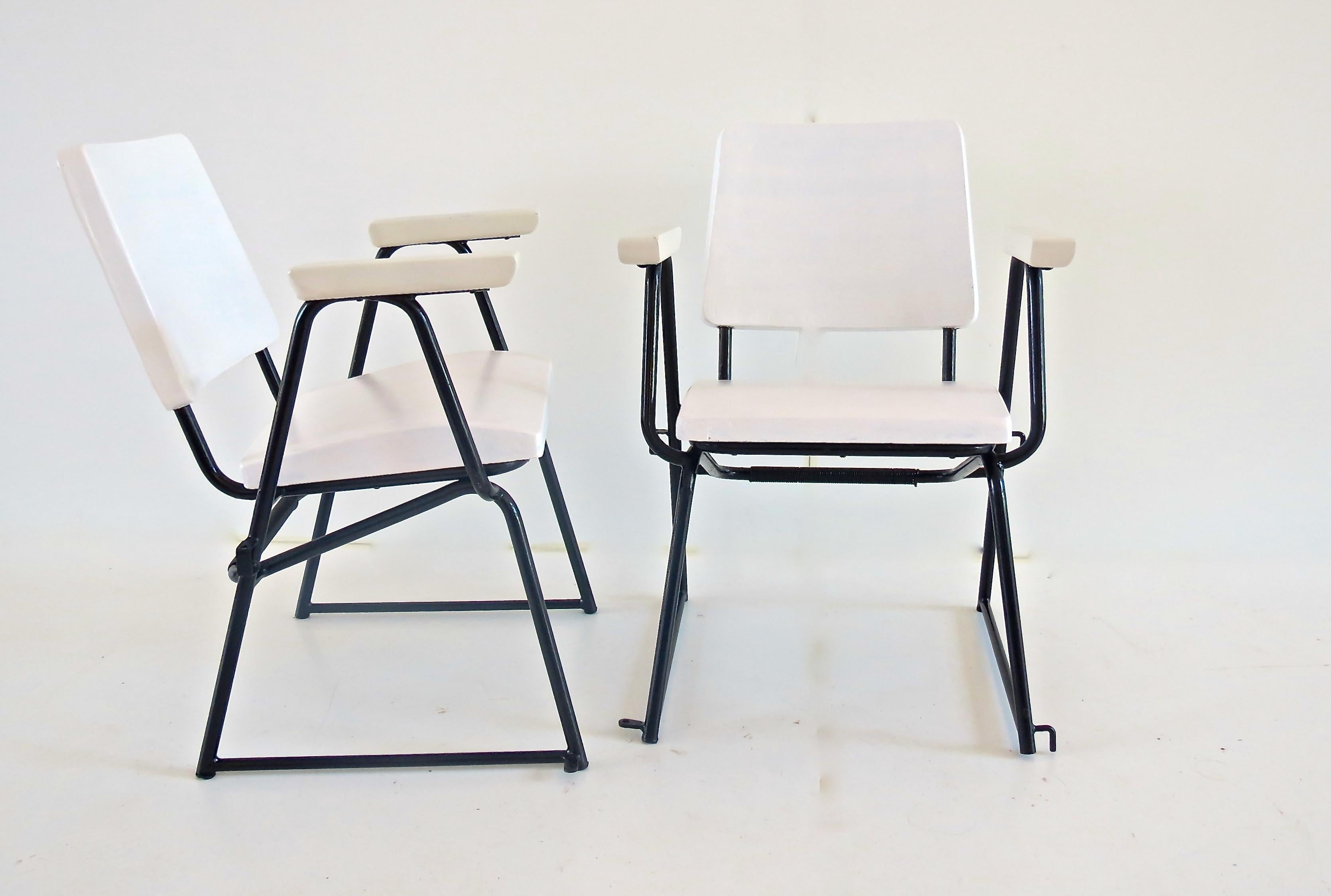 Mid-Century Modern Ensemble de 12 Attr. Fauteuils Studio BBPR Withe Laquered Wood Torino 1945 en vente