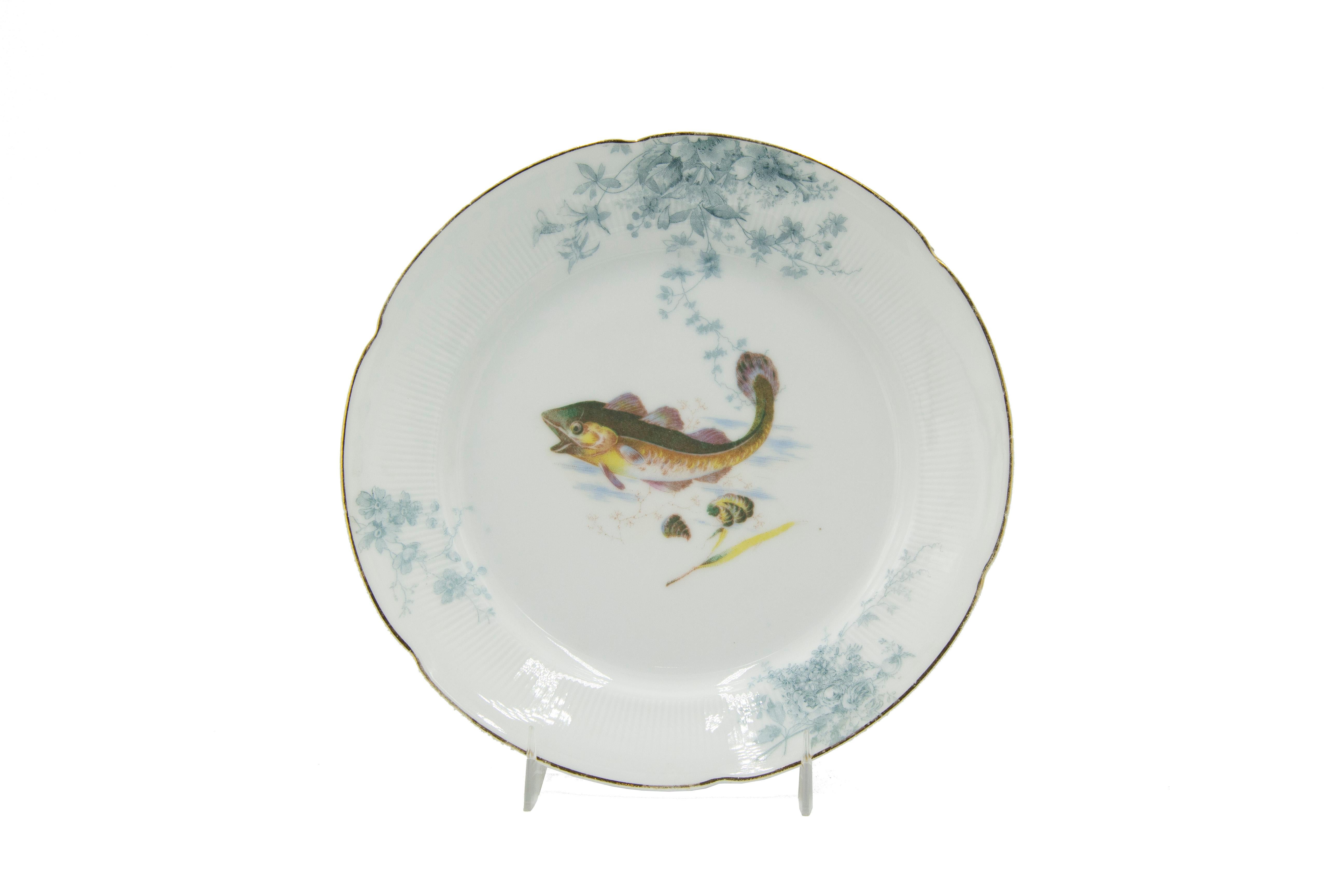 Set von 12 österreichischen Porzellantellern mit Fisch (Sonstiges) im Angebot