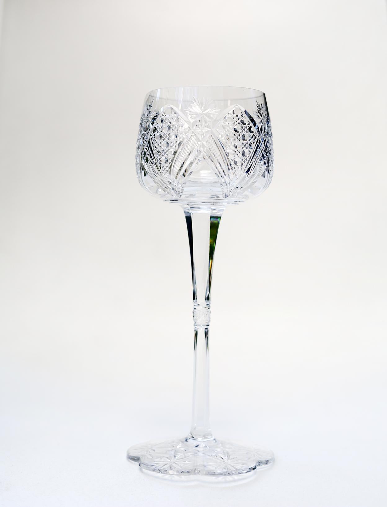 Il servizio Baccarat Elbeuf fu introdotto per la prima volta nel 1908 e presentato all'Esposizione Internazionale di Nancy, in Francia, nel 1909. Ordinata appositamente nel 1920 dal Maharaja di Baroda. Questo set di 6 bicchieri firmati Baccarat è in