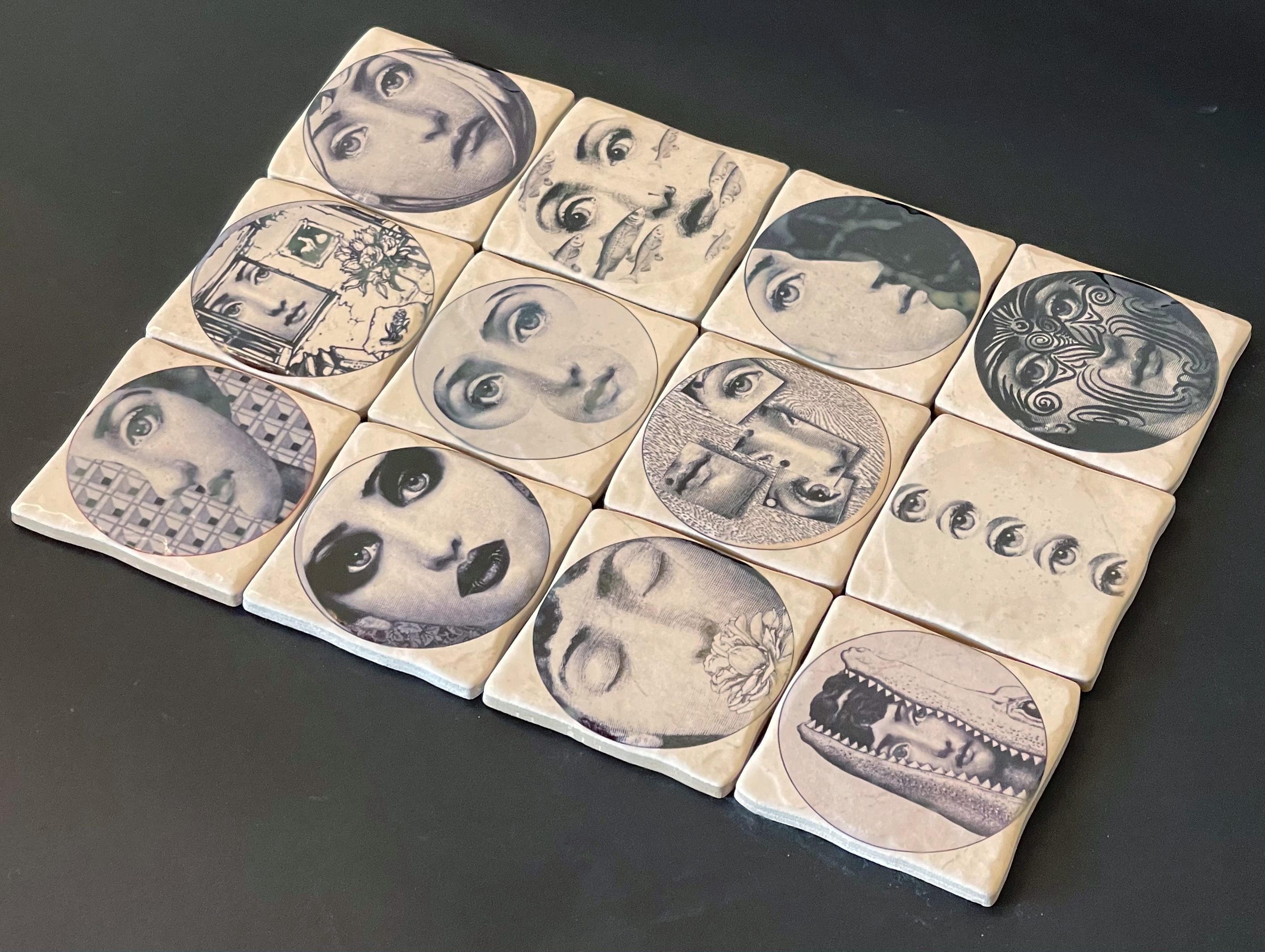 Mid-Century Modern Ensemble de 12 carreaux en céramique noire et blanche de Fornasetti