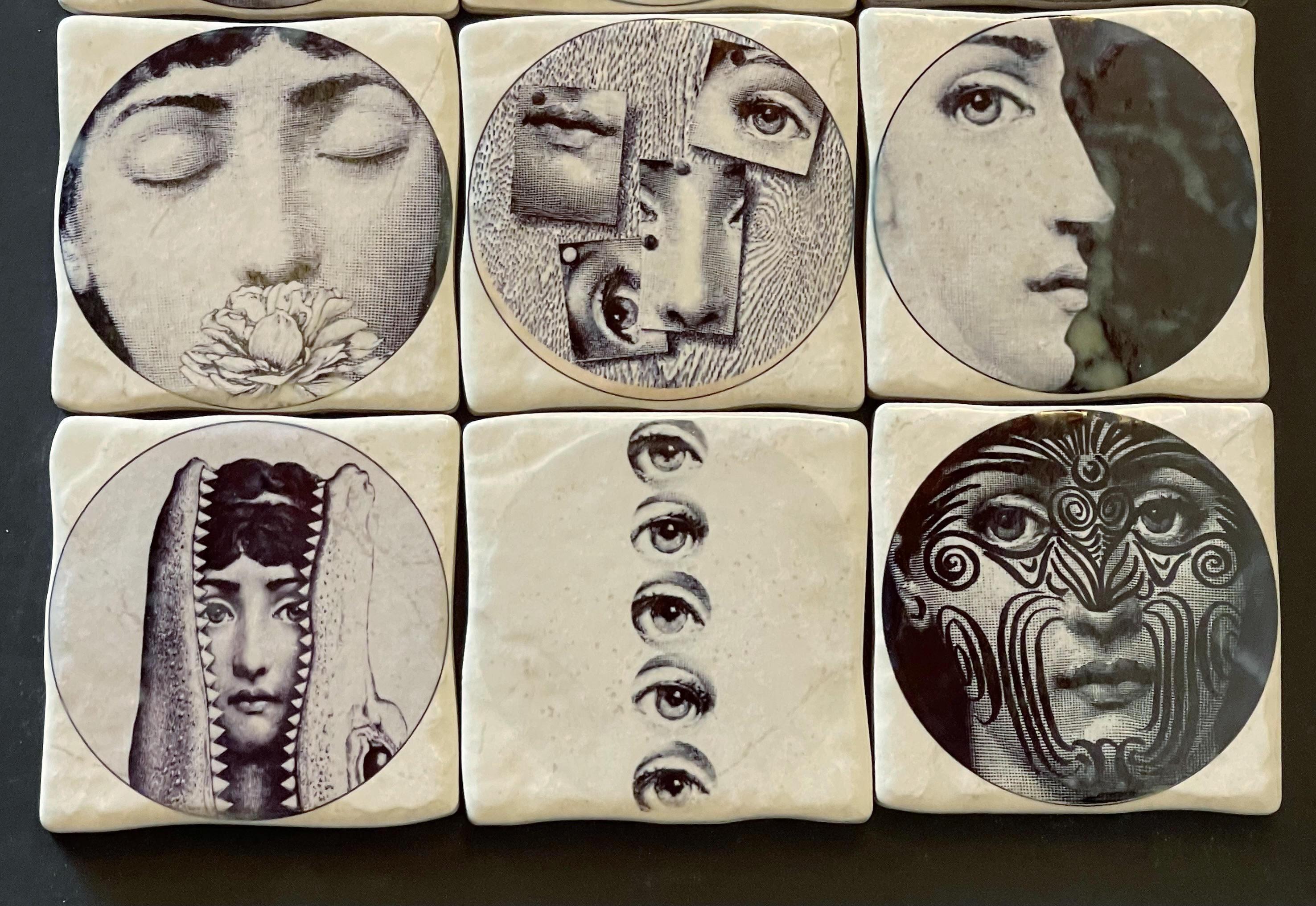 Céramique Ensemble de 12 carreaux en céramique noire et blanche de Fornasetti