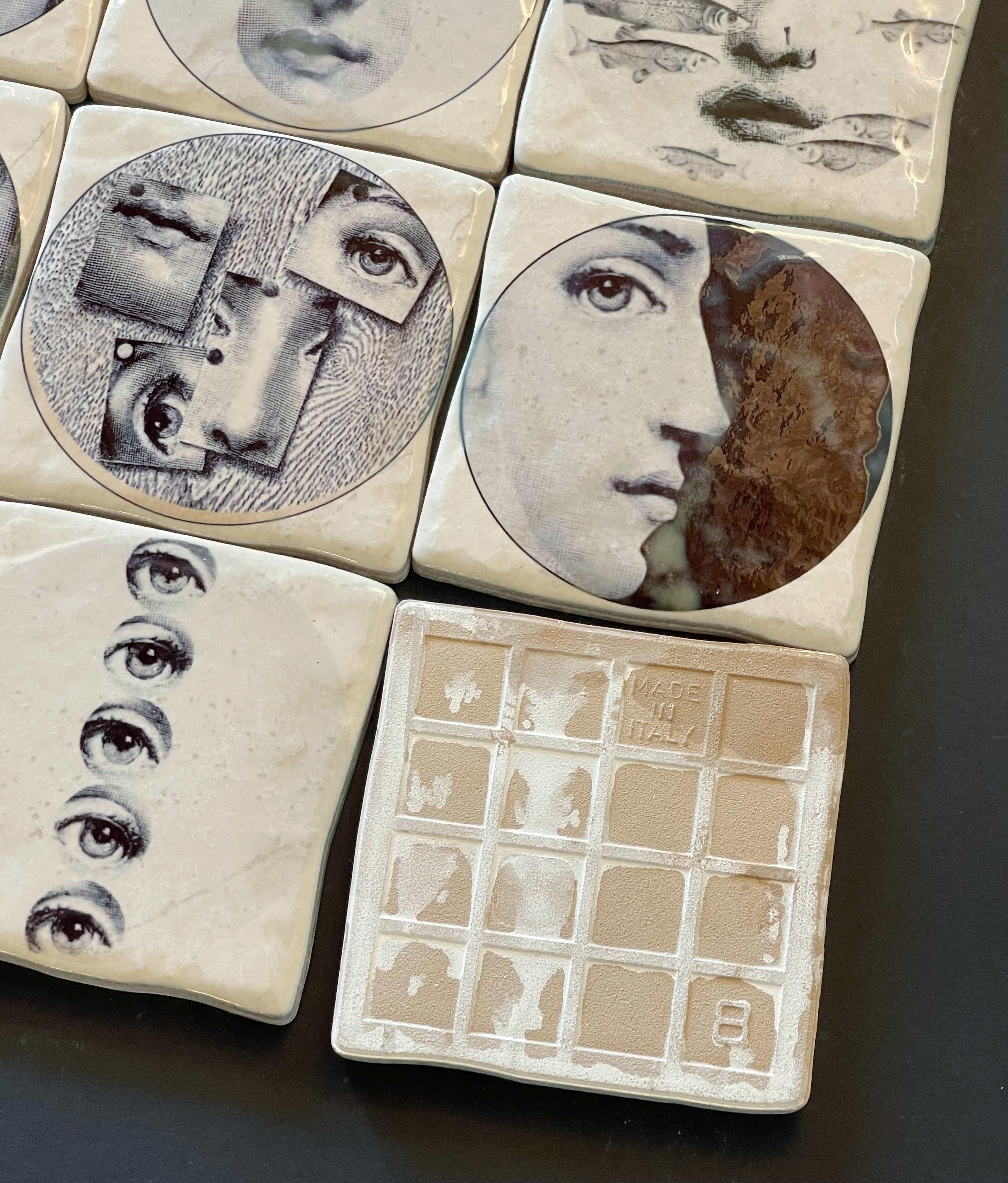 Ensemble de 12 carreaux en céramique noire et blanche de Fornasetti 1