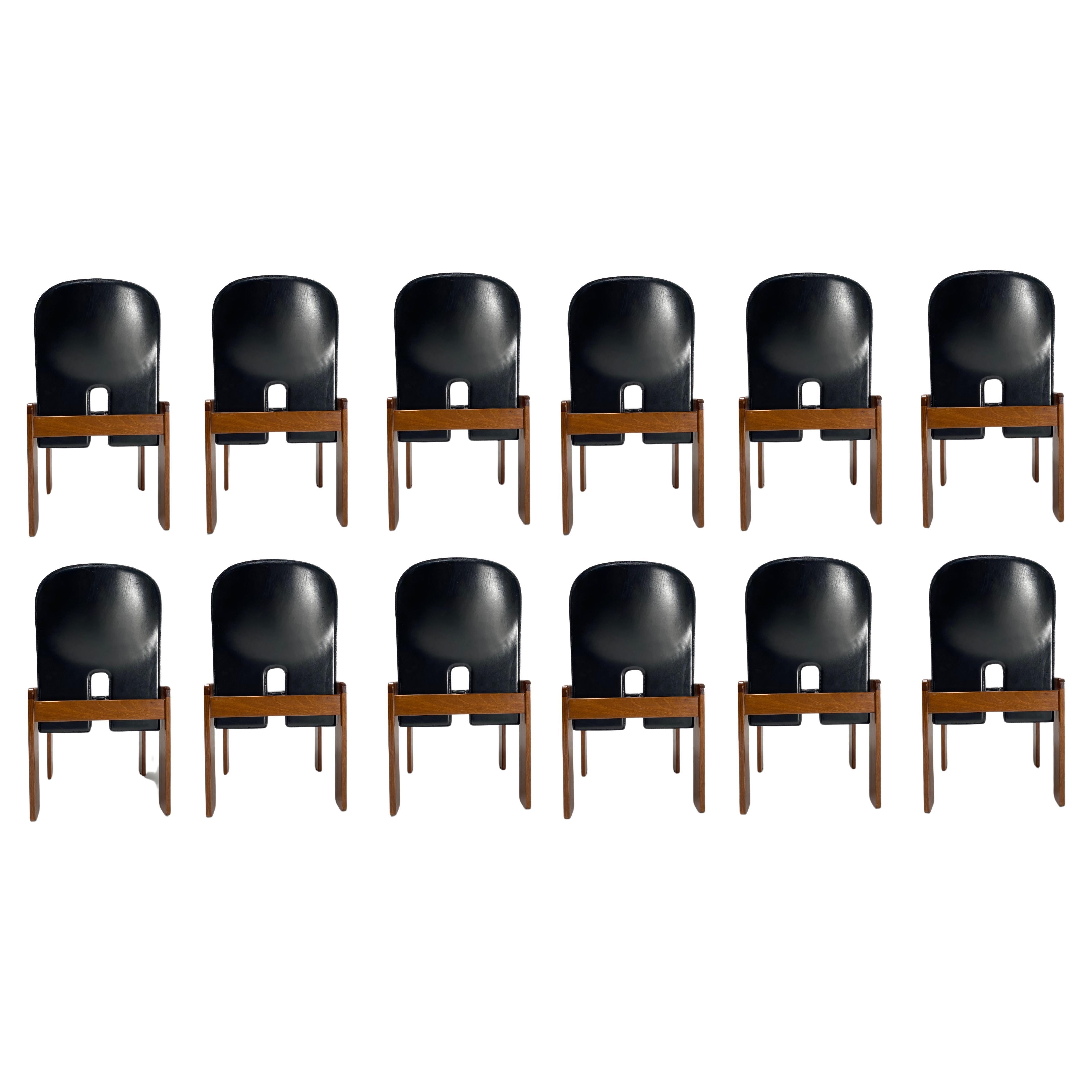 Satz von 12 schwarzen Lederstühlen "121" von Tobia Scarpa für Cassina, Italien, 1967 im Angebot