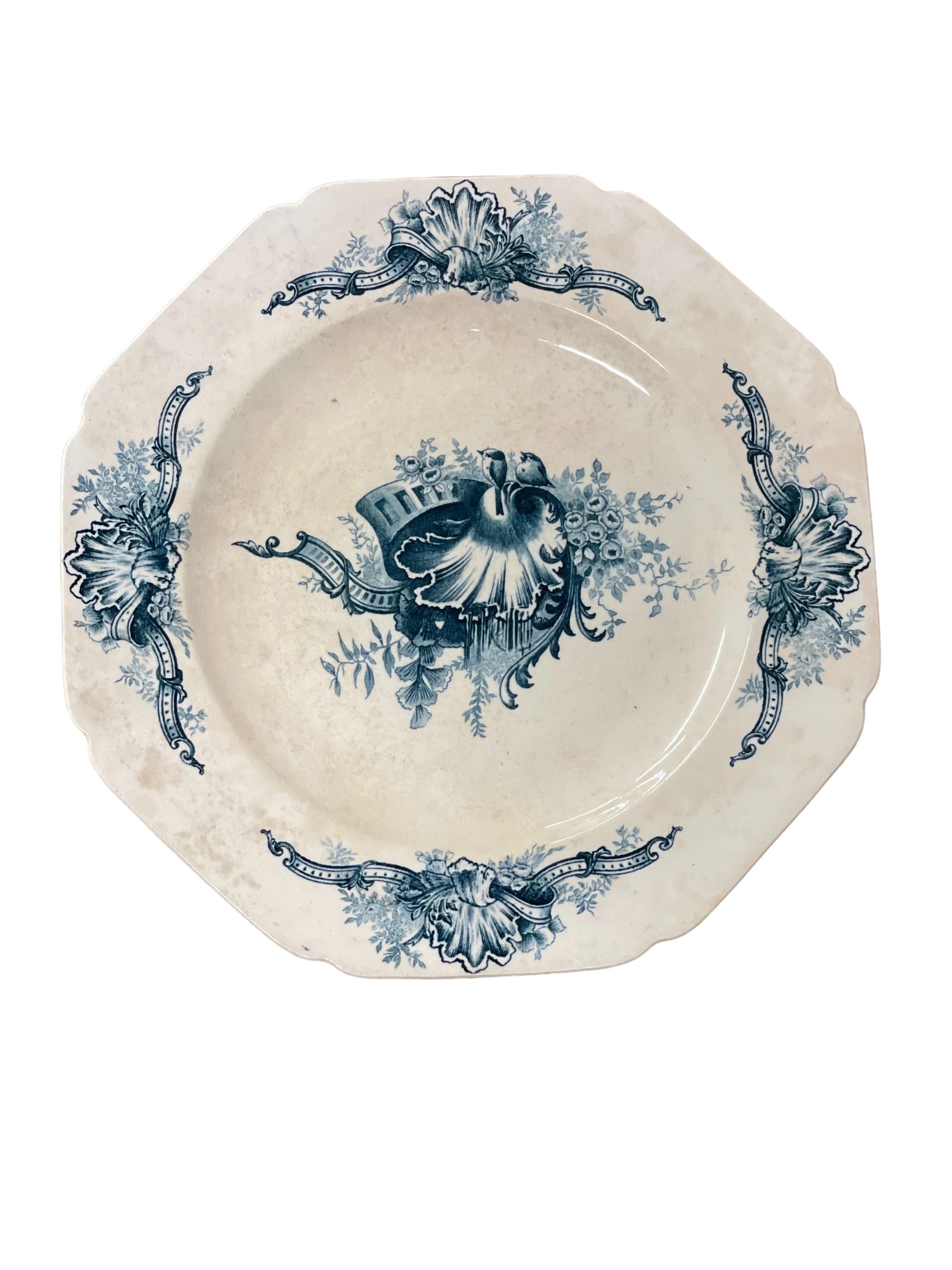 Francese Set di 12 piatti da portata in pietra ferrosa blu e bianca di Hautin Boulenger & Cie in vendita