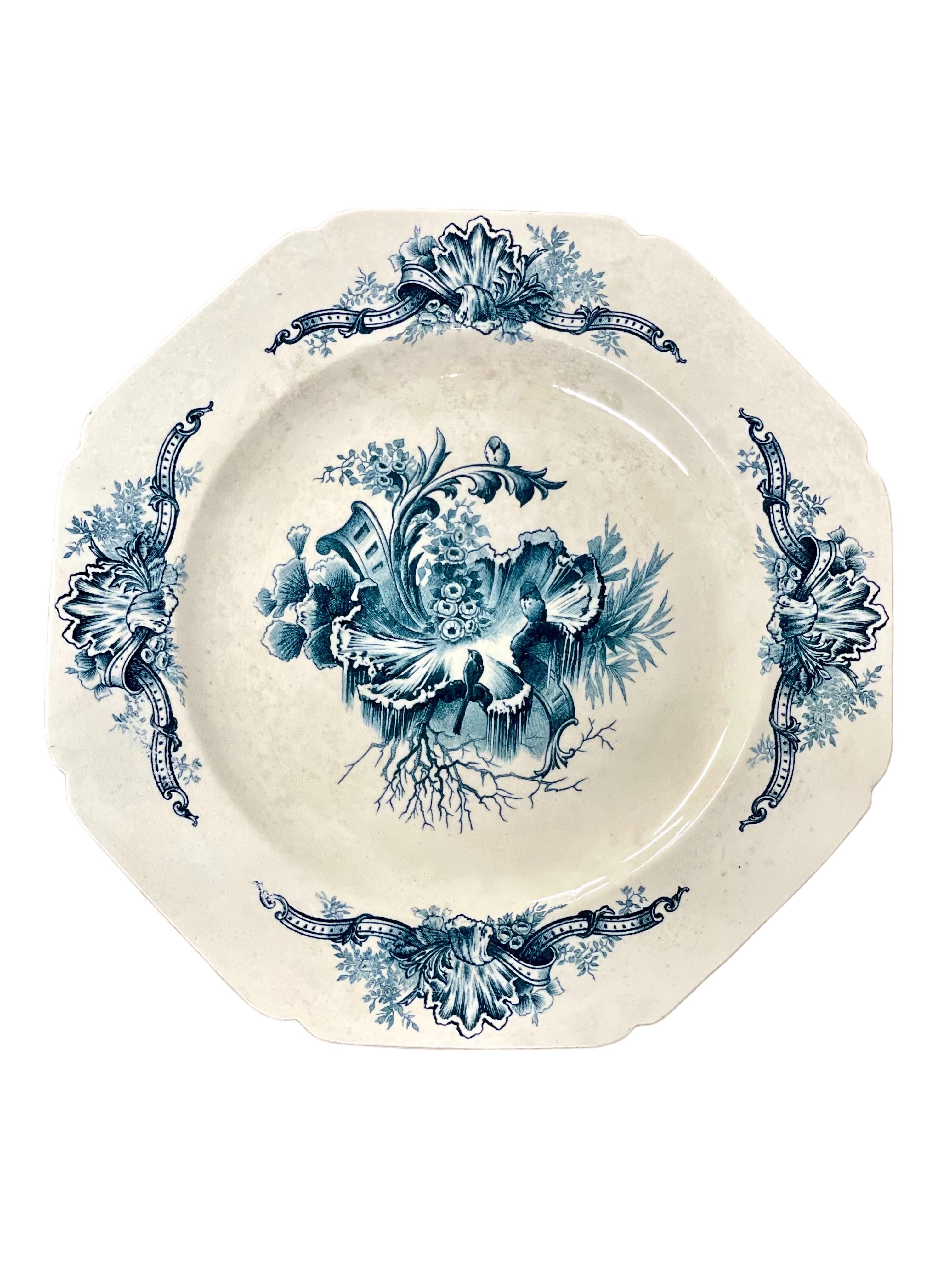 Dipinto a mano Set di 12 piatti da portata in pietra ferrosa blu e bianca di Hautin Boulenger & Cie in vendita