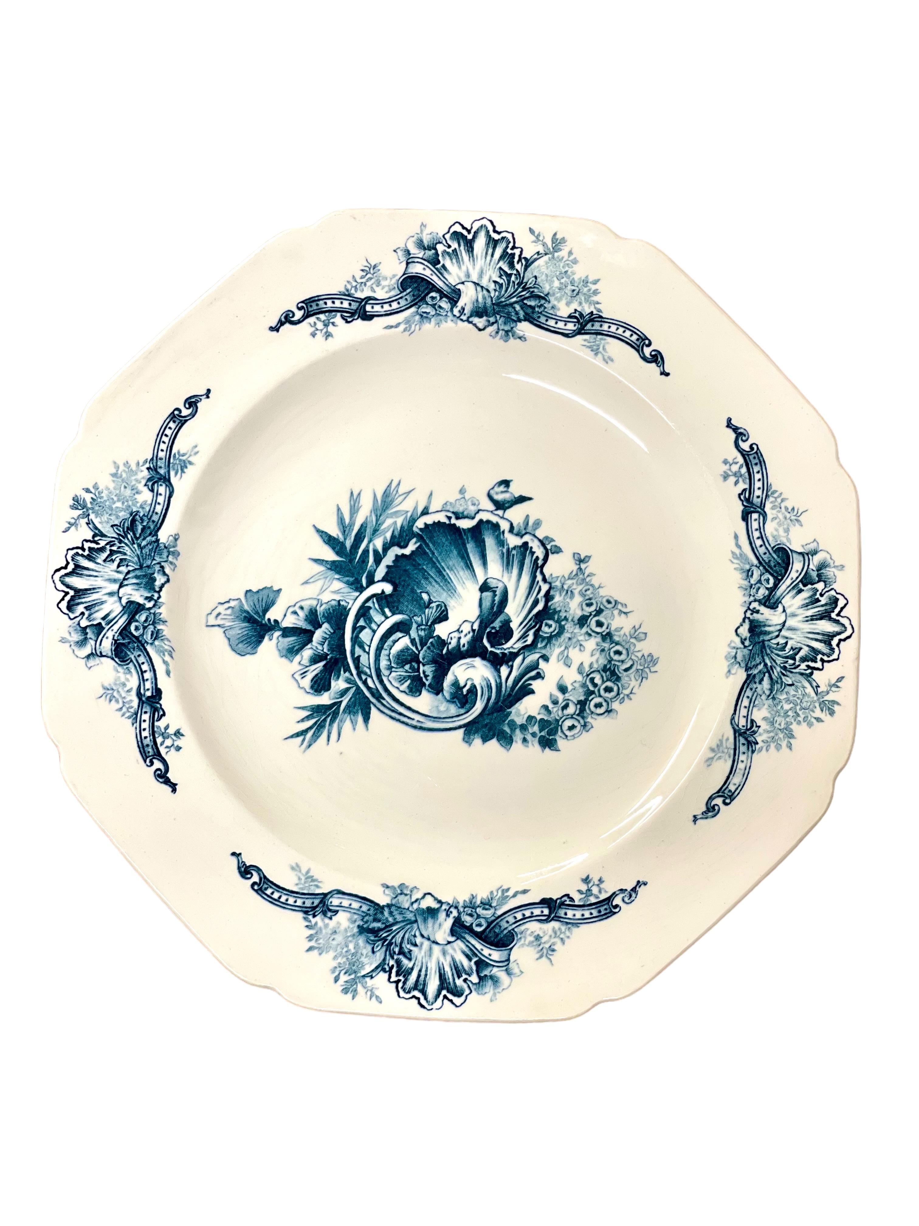 Ironstone Set di 12 piatti da portata in pietra ferrosa blu e bianca di Hautin Boulenger & Cie in vendita