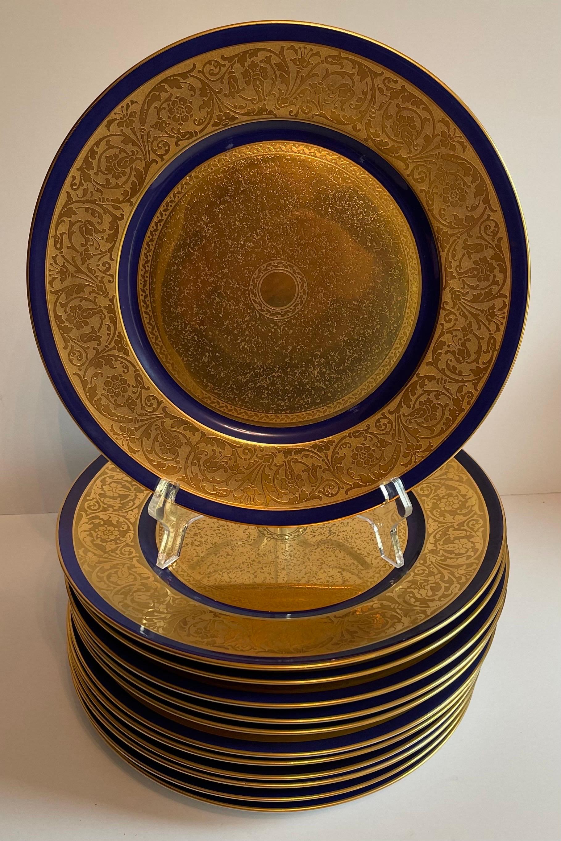 Set of 12 Bohemia gilt & cobalt dinner plates by Stouffer China.
Brand stamp on the underside.
