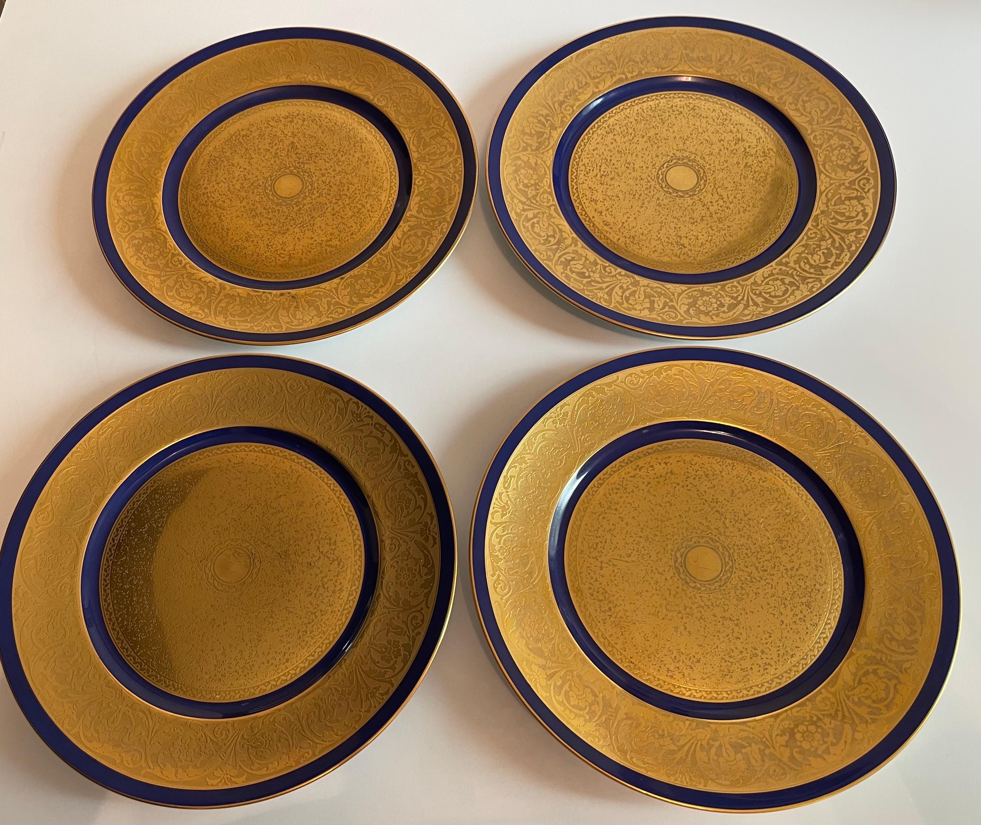 Set of 12 Bohemia Stouffer Cobalt Blue & Gilt Dinner Plates In Good Condition For Sale In Stamford, CT