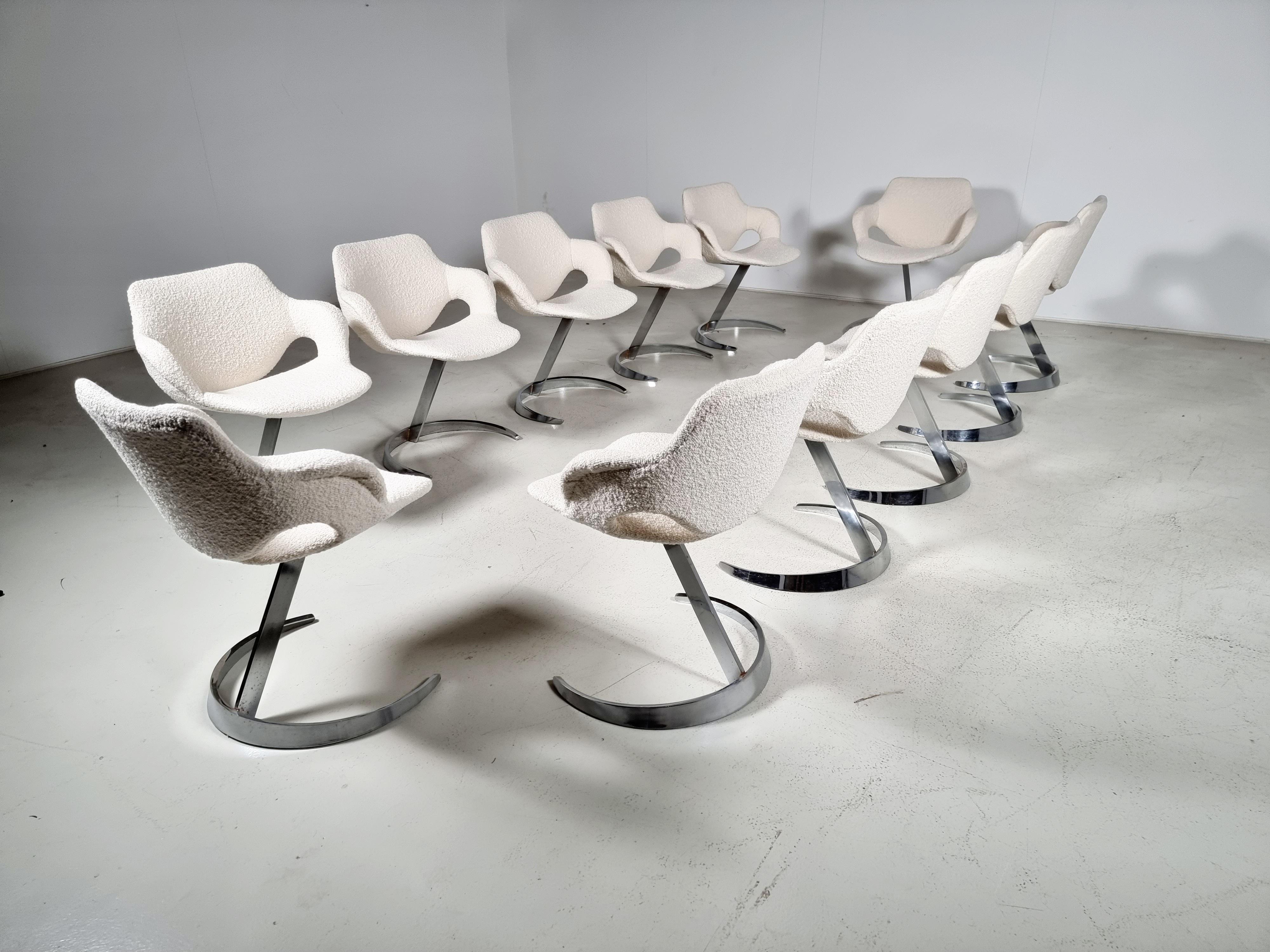 Boris Tabacoff Scimitar chairs for 'Mobilier Modulaire Moderne' (MMM), France, 1960s.

Boris Tabacoff is well known for his futuristic-looking pieces during the 1960s. These 'Scimitar