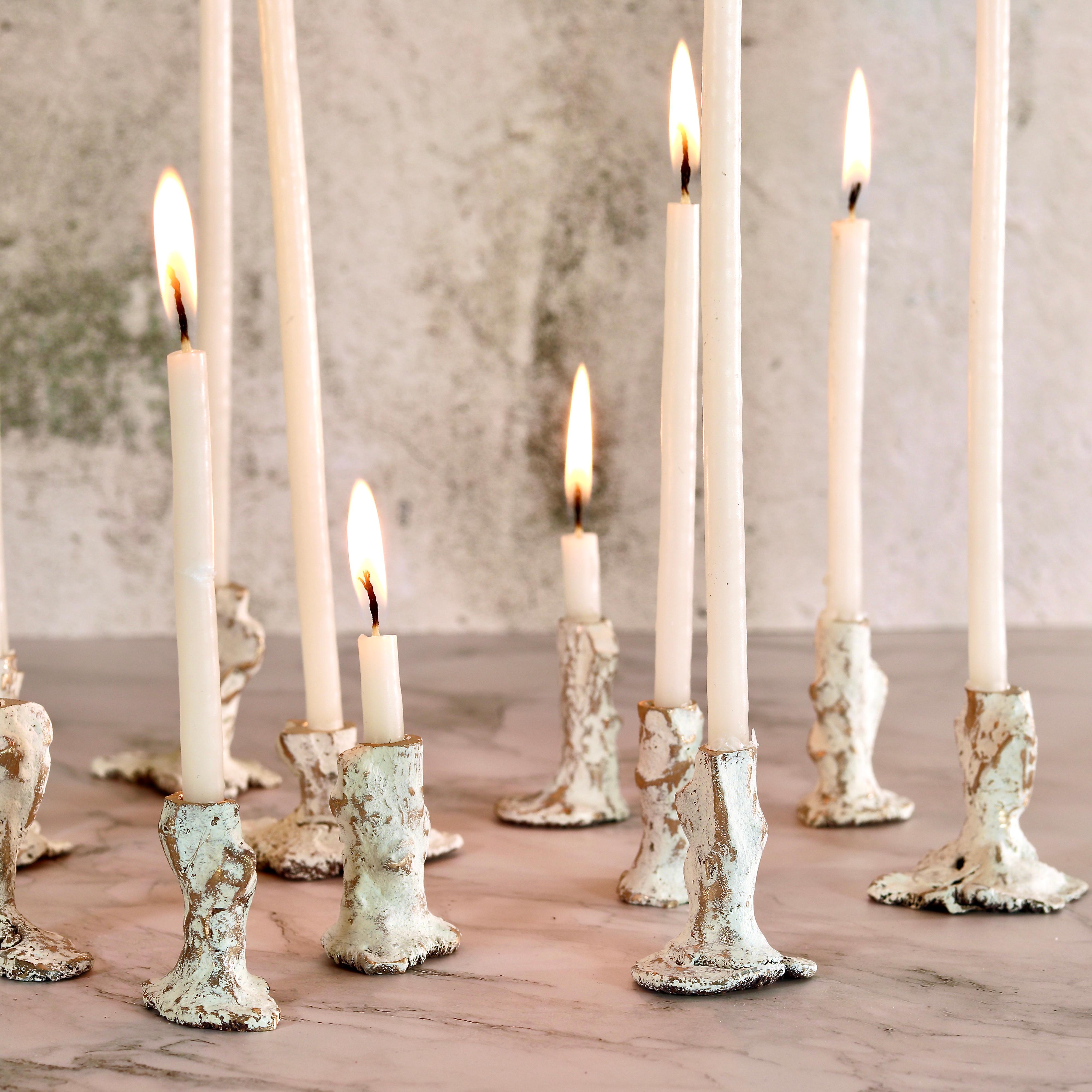 italien Lot de 12 bougeoirs sculpturaux en bronze d'art contemporain par Samuel Costantini en vente
