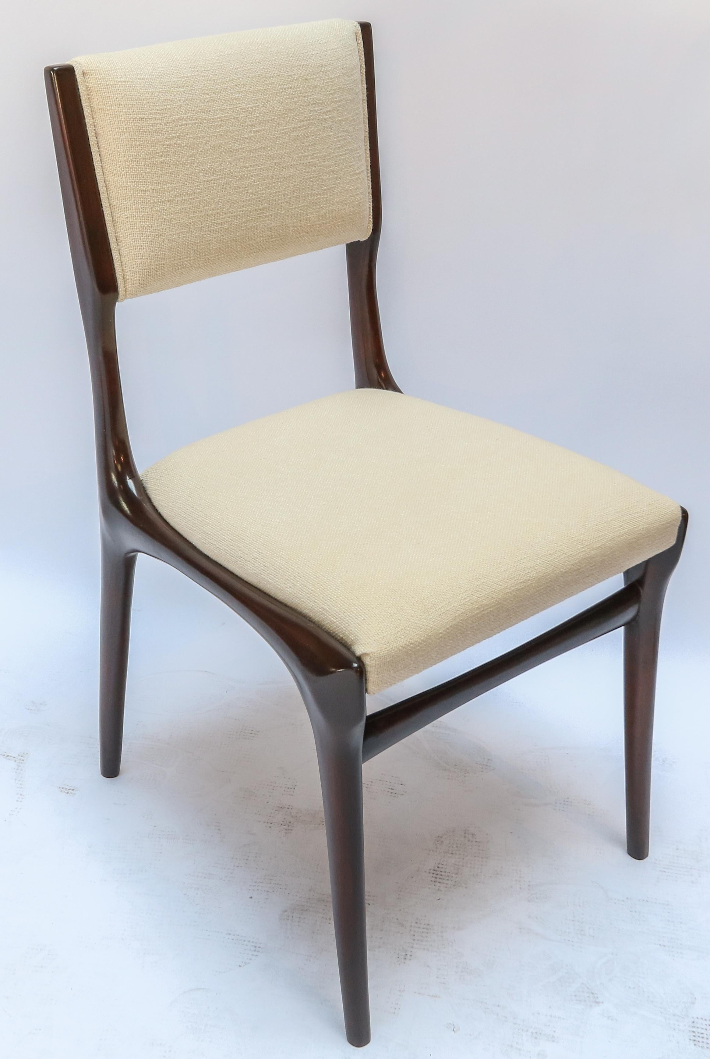 Set of 12 Carlo de Carli wood dining chairs from the 1950s in a lovely brown finish upholstered in ivory / beige linen.
