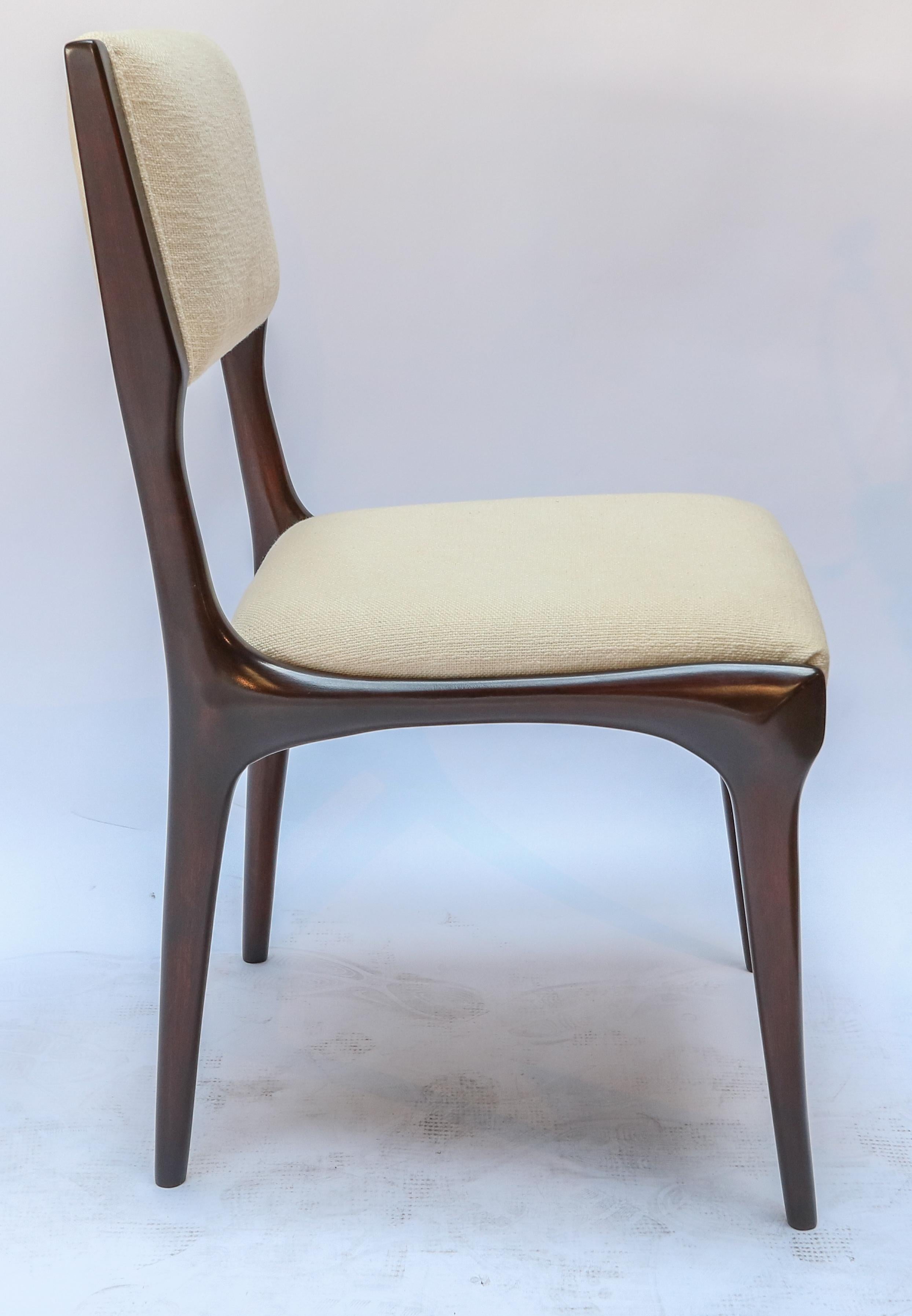 Set of 12 Carlo de Carli Brown Wood Dining Chairs in Ivory Linen, 1950s In Good Condition In Los Angeles, CA