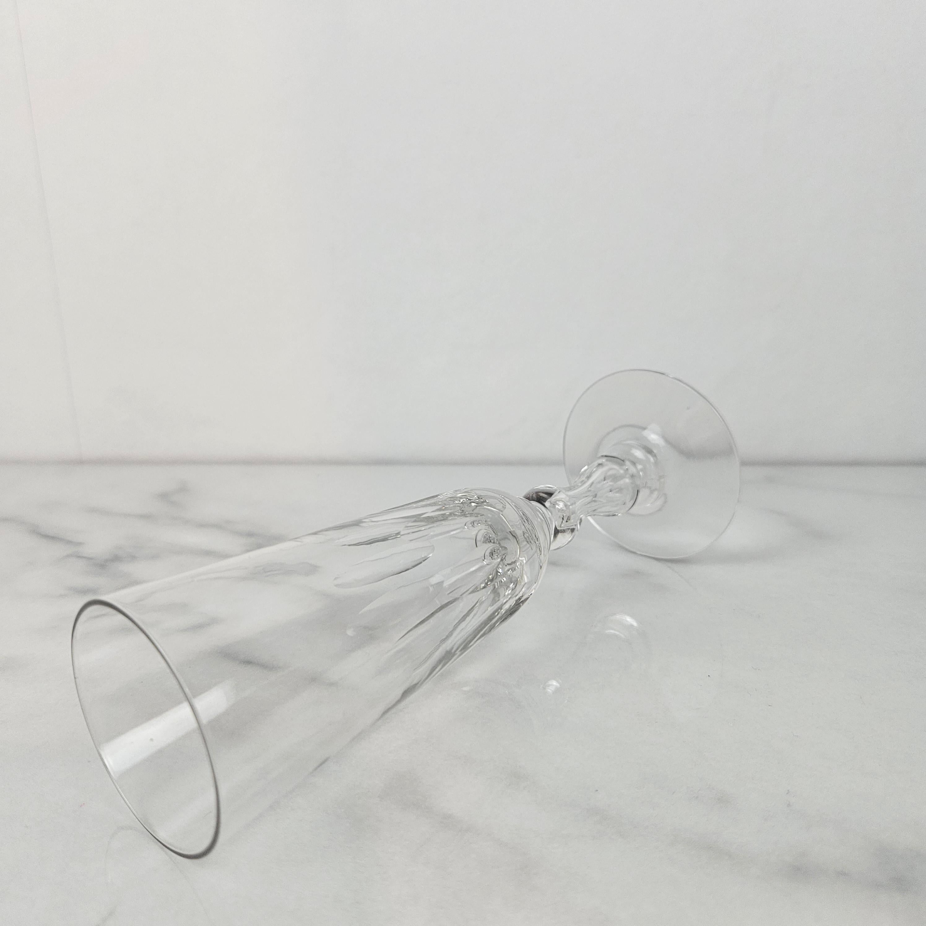 Fin du XIXe siècle Ensemble de 12 charmantes flûtes à champagne soufflées à la main, vers 1890 en vente