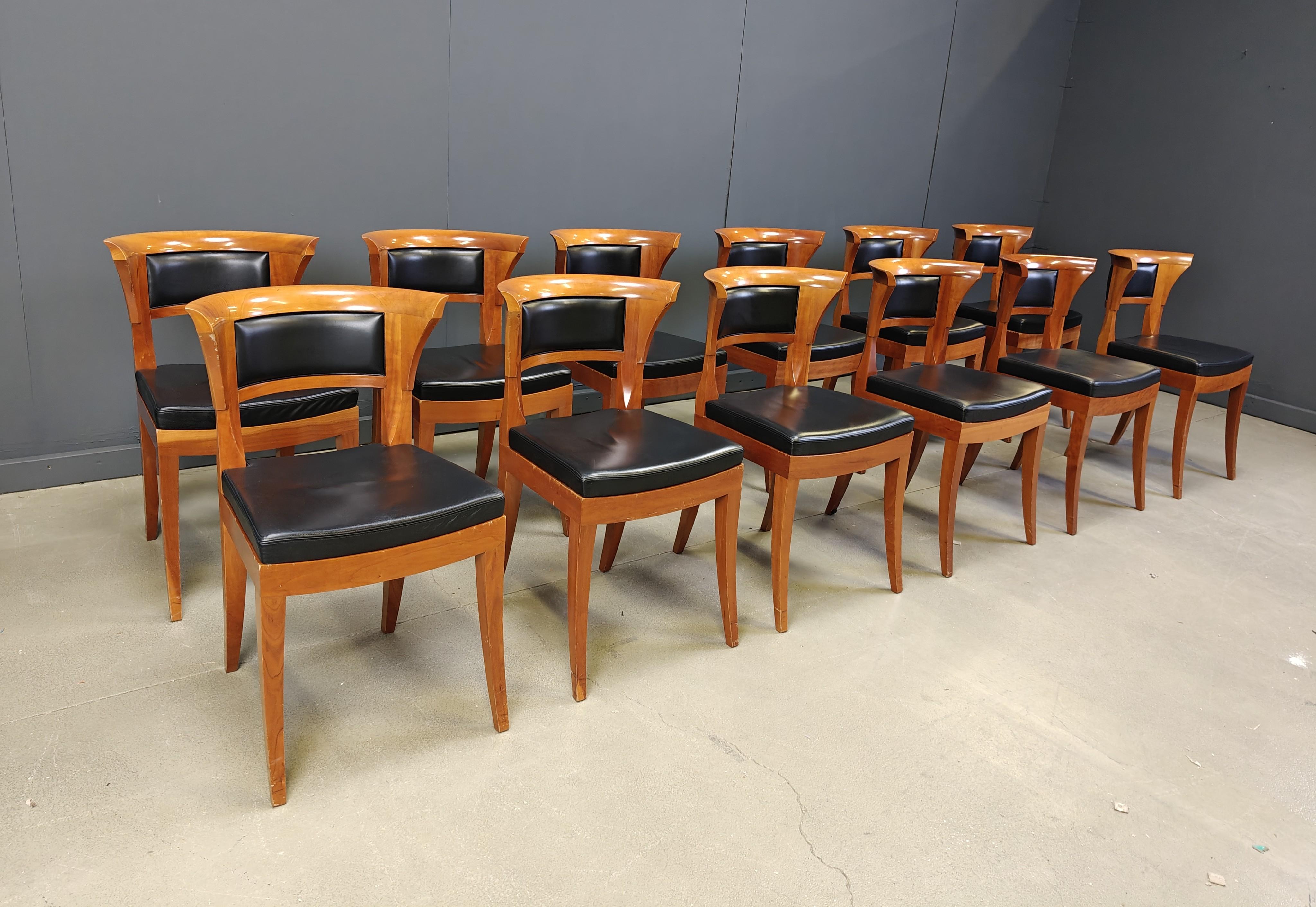 Juego de 12 sillas de comedor de madera de cerezo de Leon Krier Modelo Sella Media de Giorgetti en venta 9