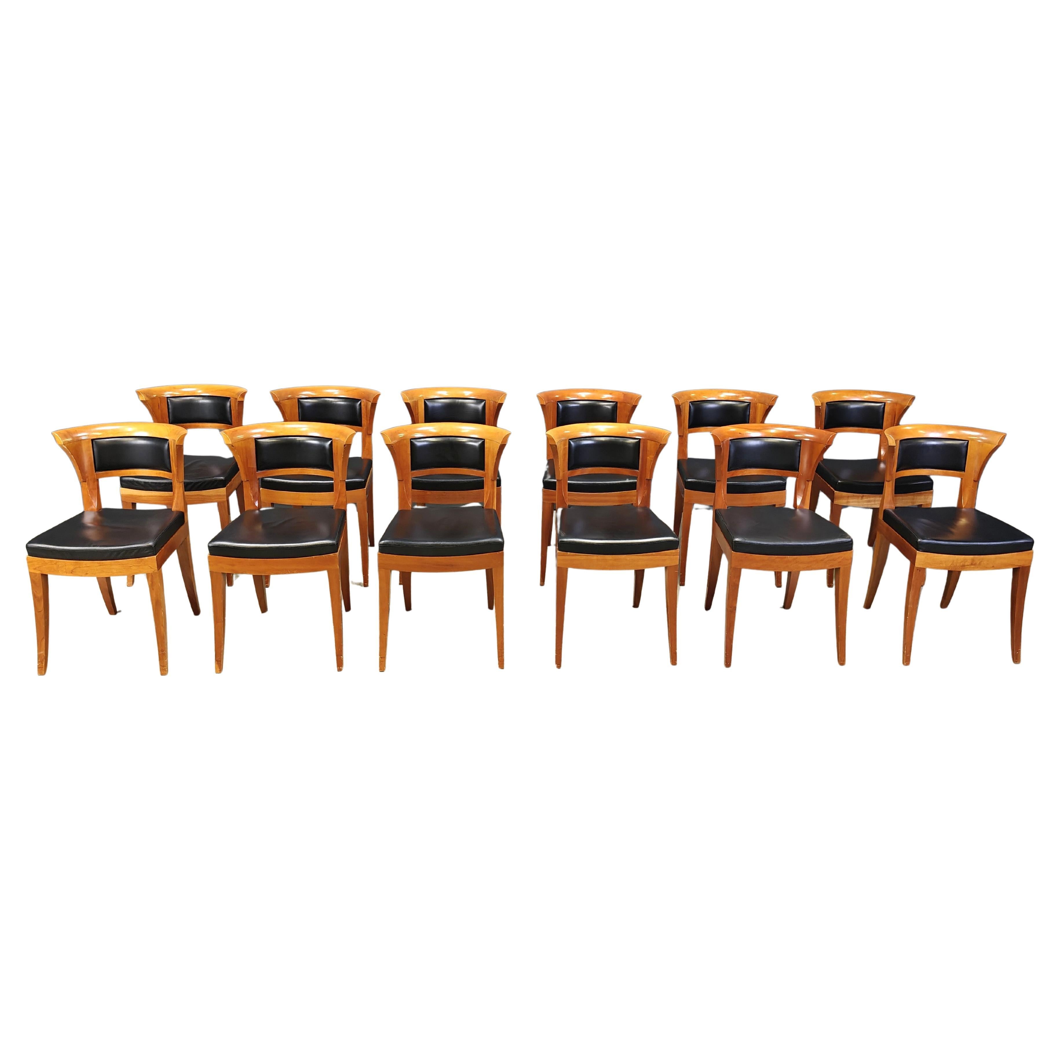 Juego de 12 sillas de comedor de madera de cerezo de Leon Krier Modelo Sella Media de Giorgetti en venta