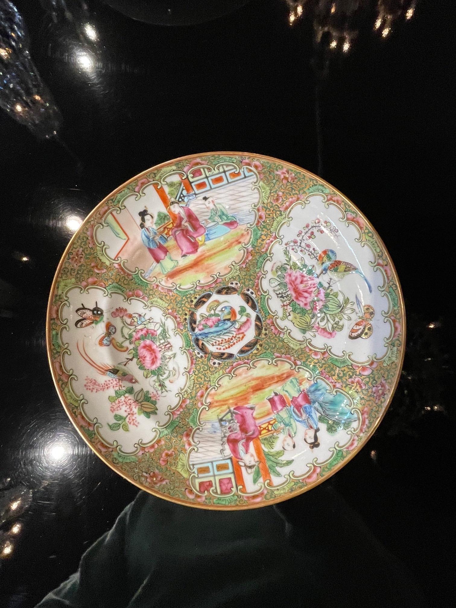 Set of 12 Chinese Rose Medallion Soup Plates In Good Condition In Dallas, TX