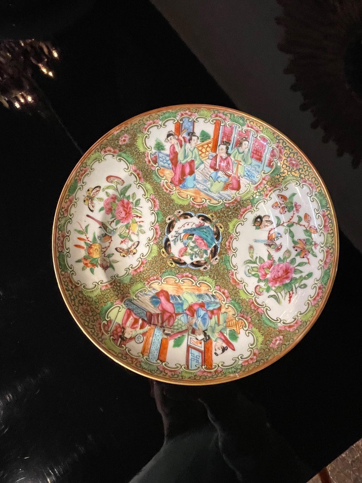 Porcelain Set of 12 Chinese Rose Medallion Soup Plates