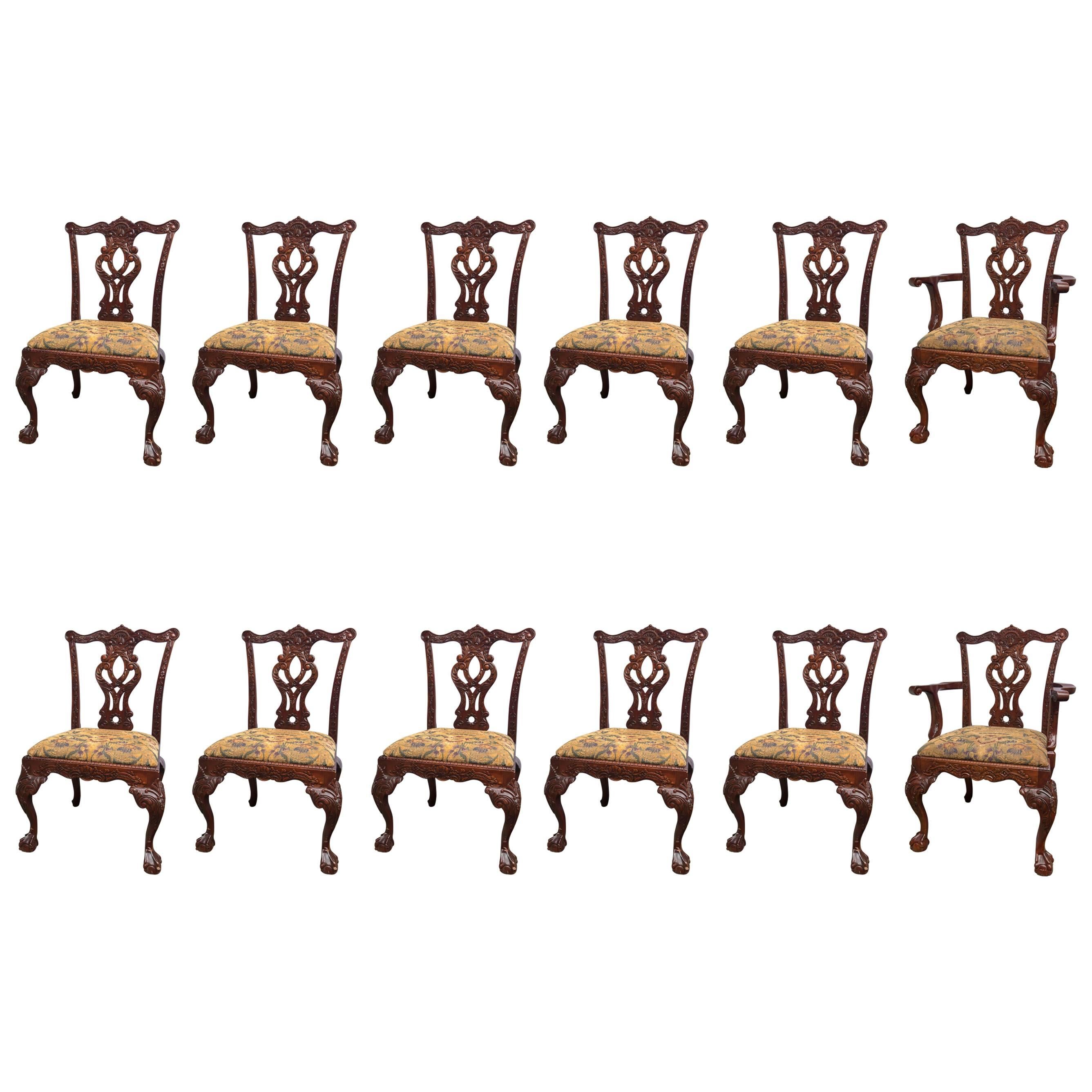 Ensemble de 12 chaises de salle à manger de style Chippendale en vente