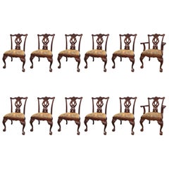 Ensemble de 12 chaises de salle à manger de style Chippendale