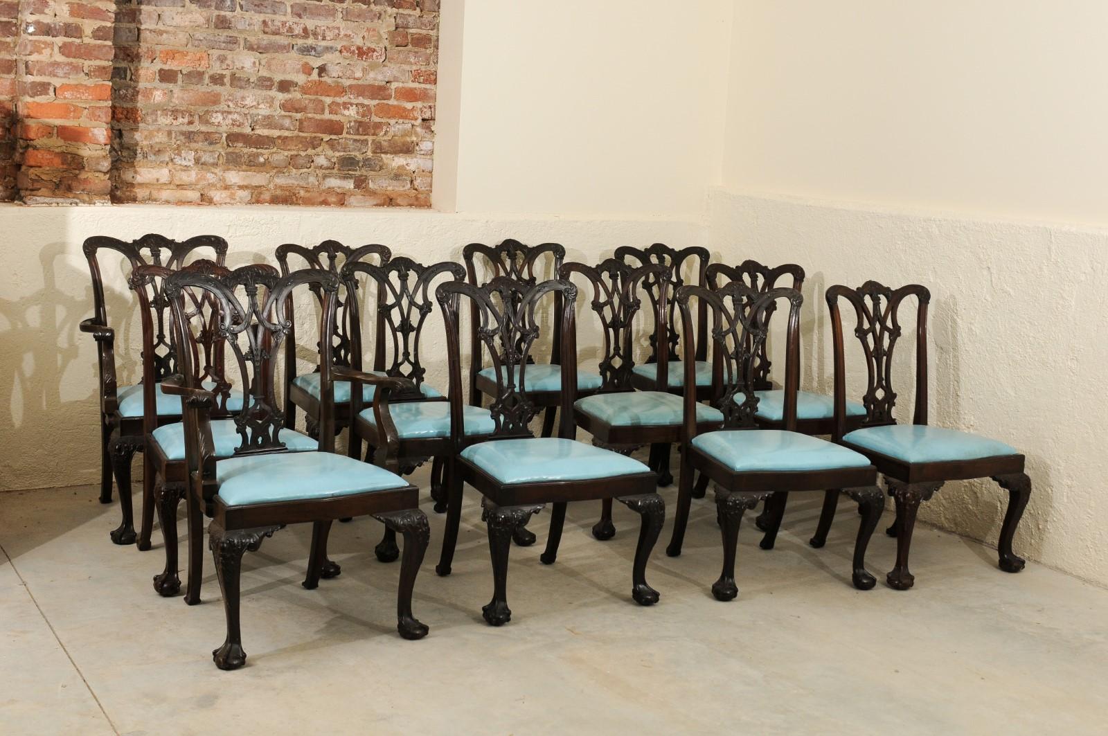 Set di 12 sedie da pranzo in mogano in stile Chippendale, Inghilterra, circa 1890 in vendita 9