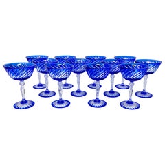 Ensemble de 12 coupes de champagne en cristal bleu cobalt "Cut to Clear".