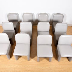 Ensemble de 12 chaises de salle à manger / de conférence contemporaines entièrement recouvertes de cuir