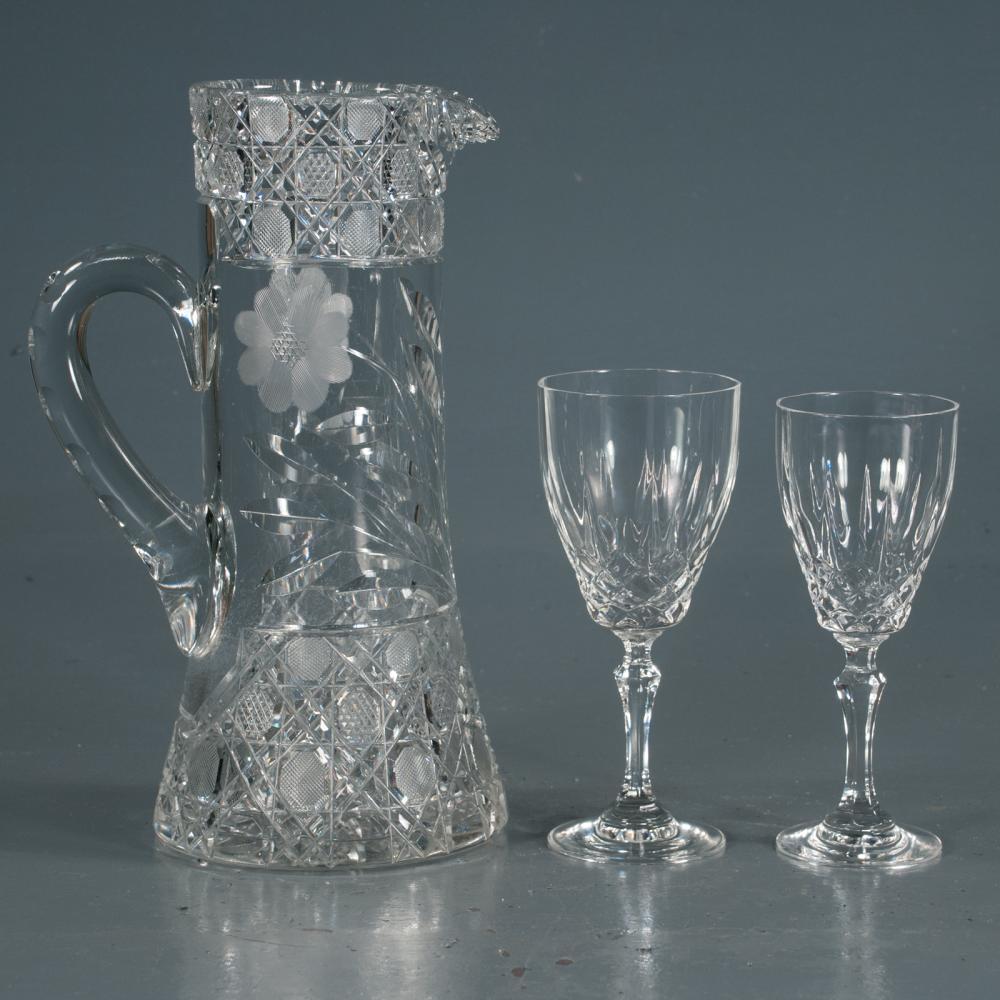 Set of 12 Cut Crystal Wine Glasses and Pitcher, 13 Pieces (20. Jahrhundert) im Angebot