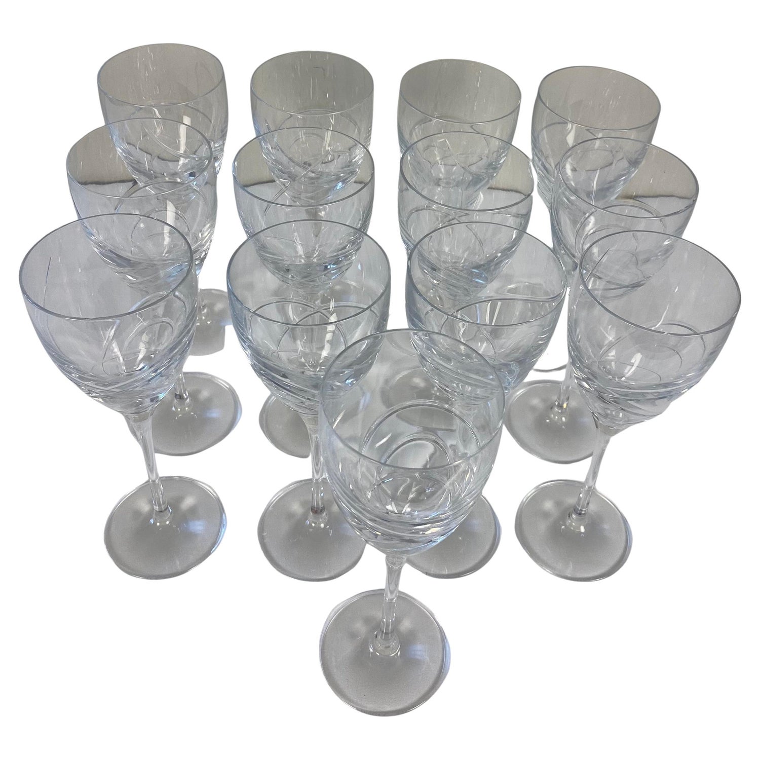 https://a.1stdibscdn.com/set-of-12-cut-crystal-wine-glasses-by-lenox-for-sale/f_40821/f_310386821666898353432/f_31038682_1666898354665_bg_processed.jpg?width=1500
