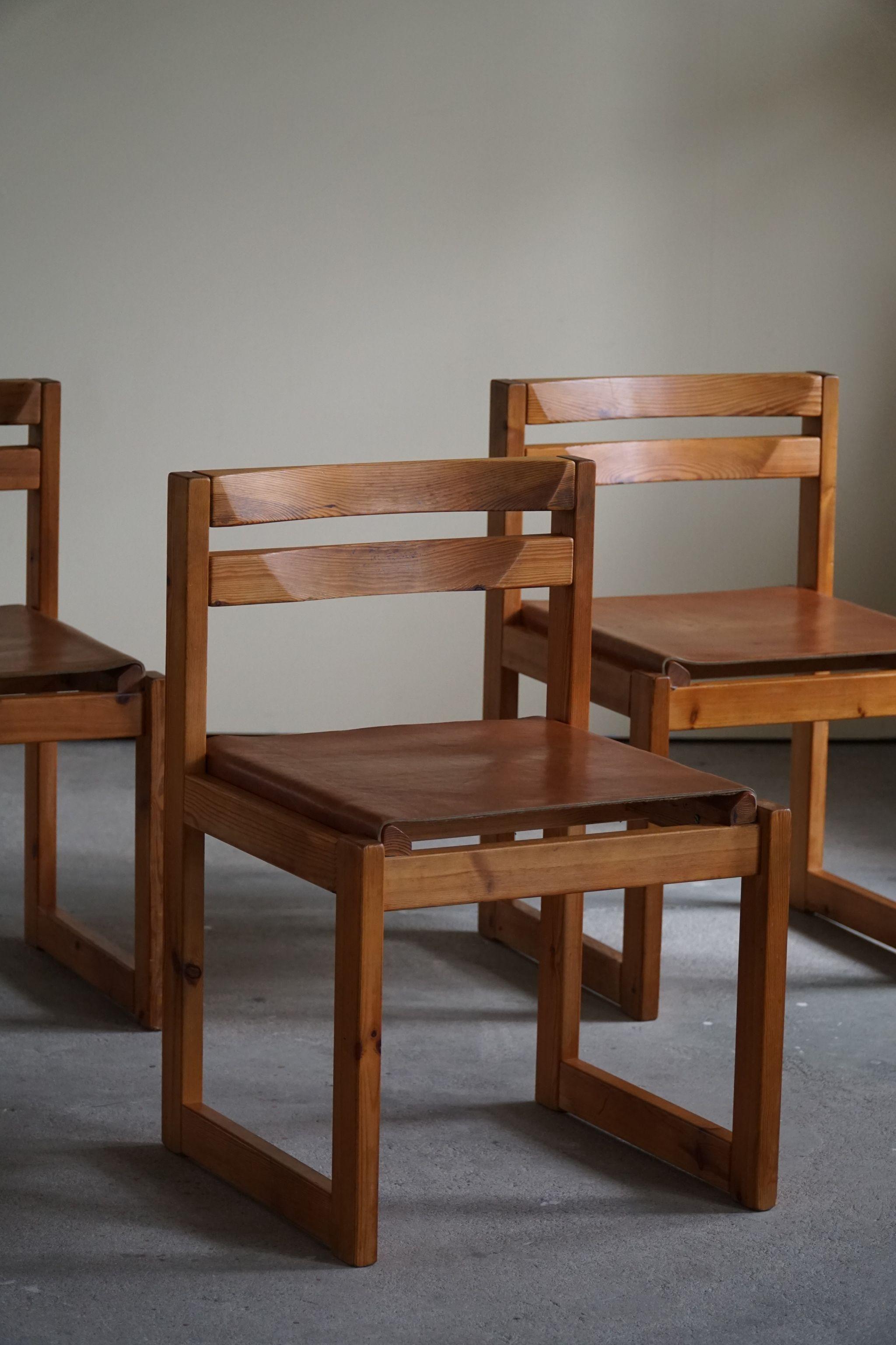 Set of 12, Danish Modern Dining Chairs in Pine and Leather, by Knud Færch, 1970s In Good Condition In Odense, DK