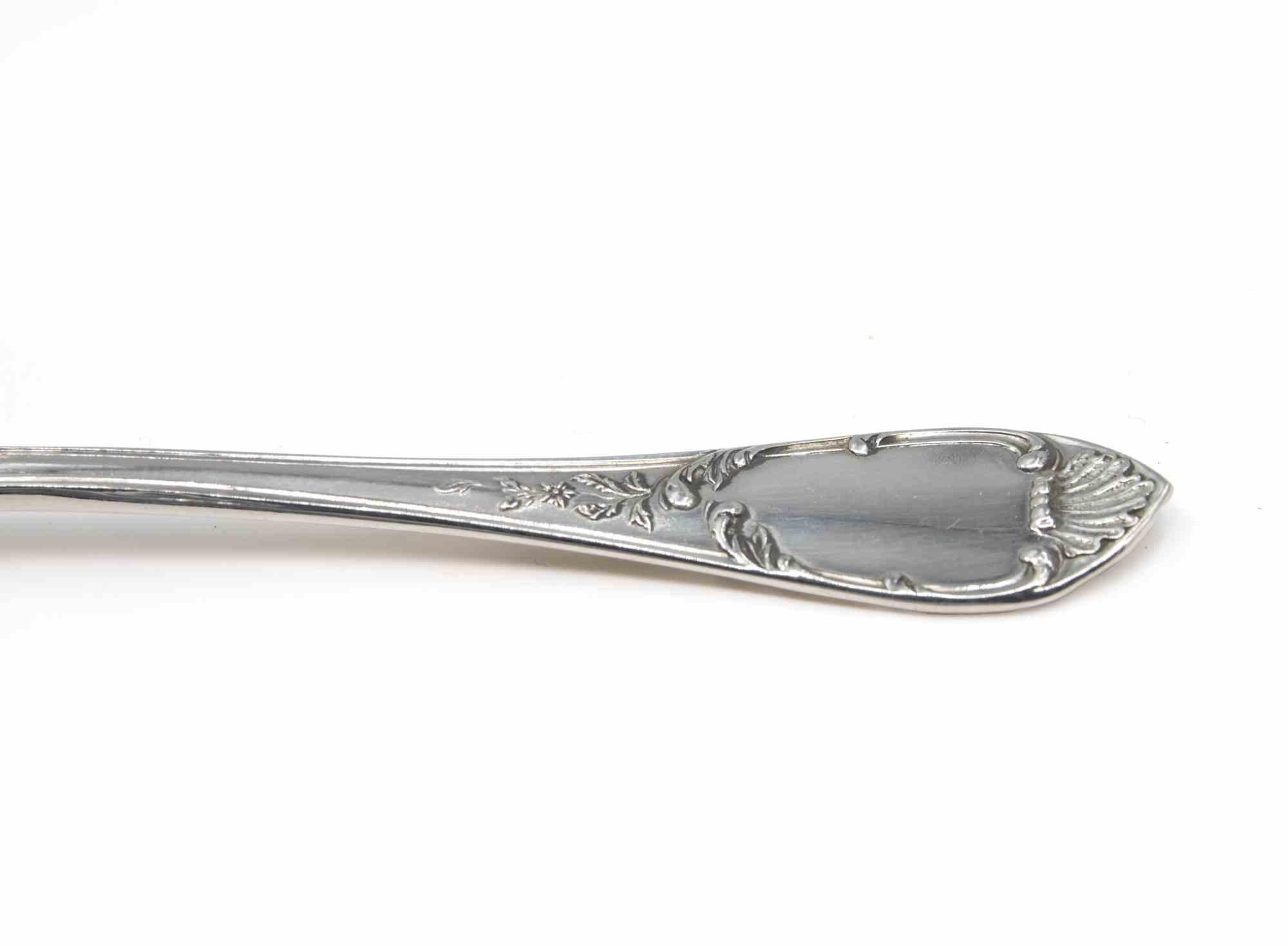 Vintage set de 12 cuillères à dessert en argent réalisées par une manufacture italienne au milieu du 20ème siècle.

Poids : 0,243 Kg

Très bon état.