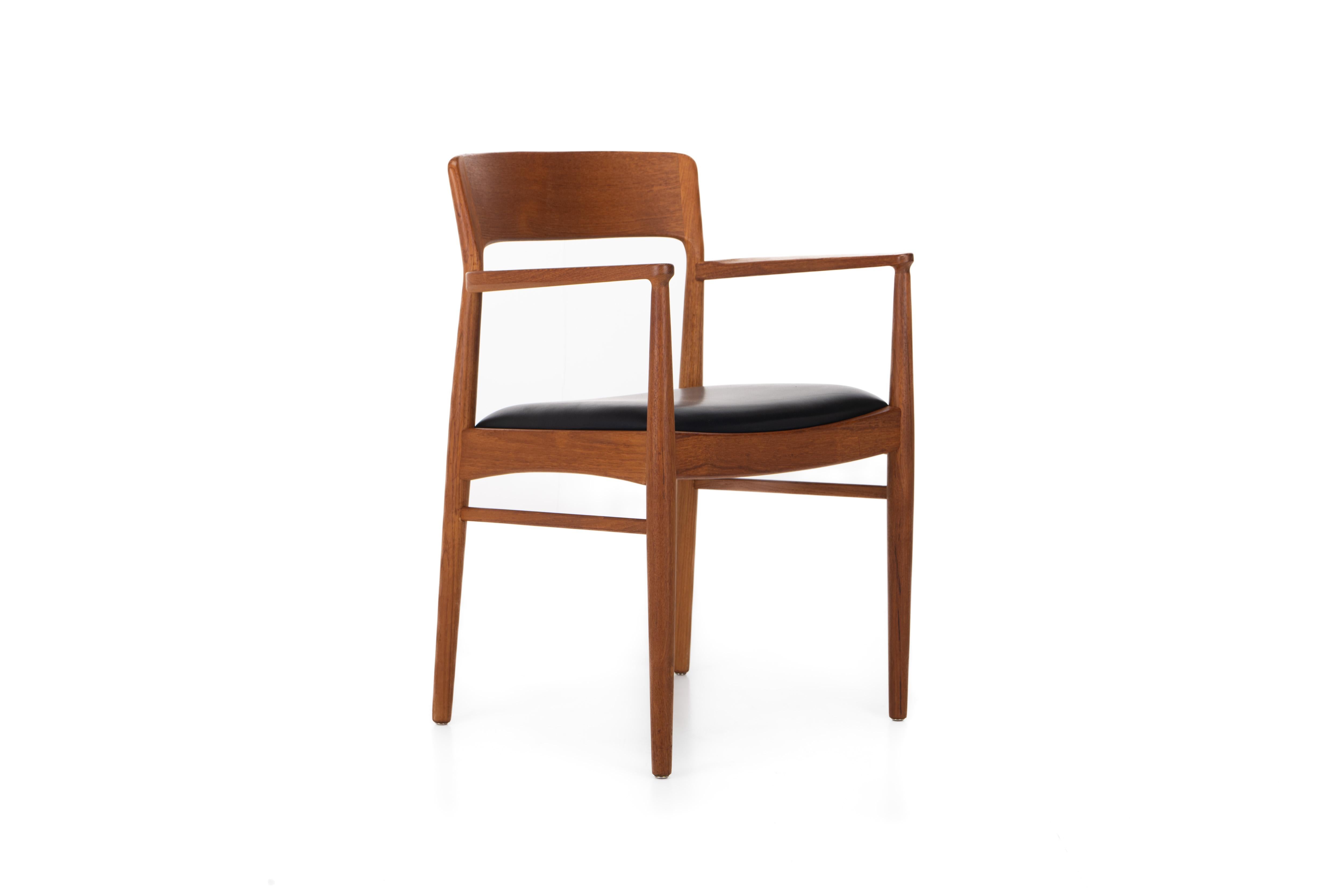 Set of 12 dining chairs by Henning Kjaernulf for KS Mobler, Denmark 1960s 10 + 2 In Good Condition In Ranst, VAN