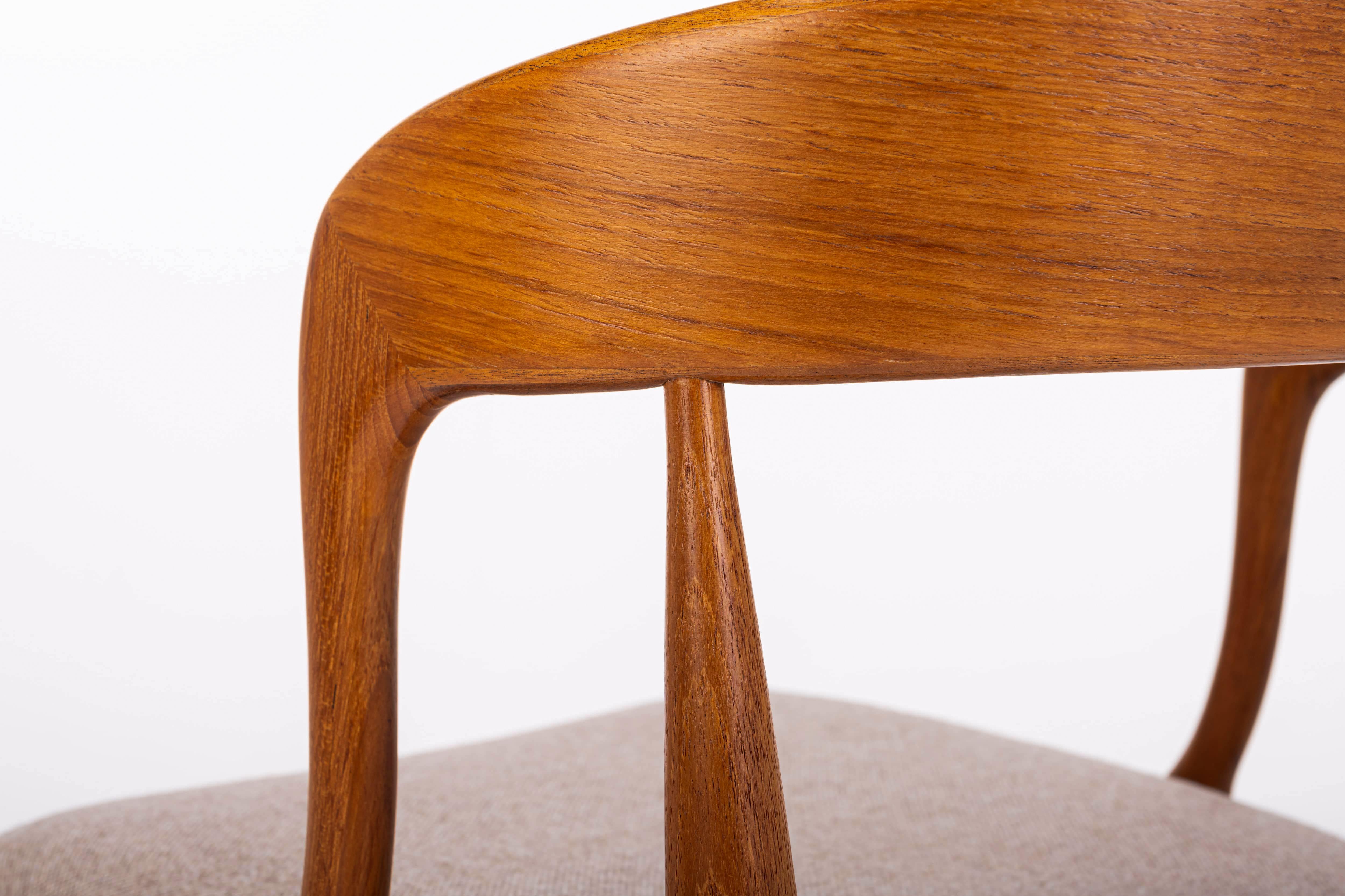 Set of 12 dining chairs by Johannes Andersen for Uldum Mobelfabrik, Model 16 - D 4