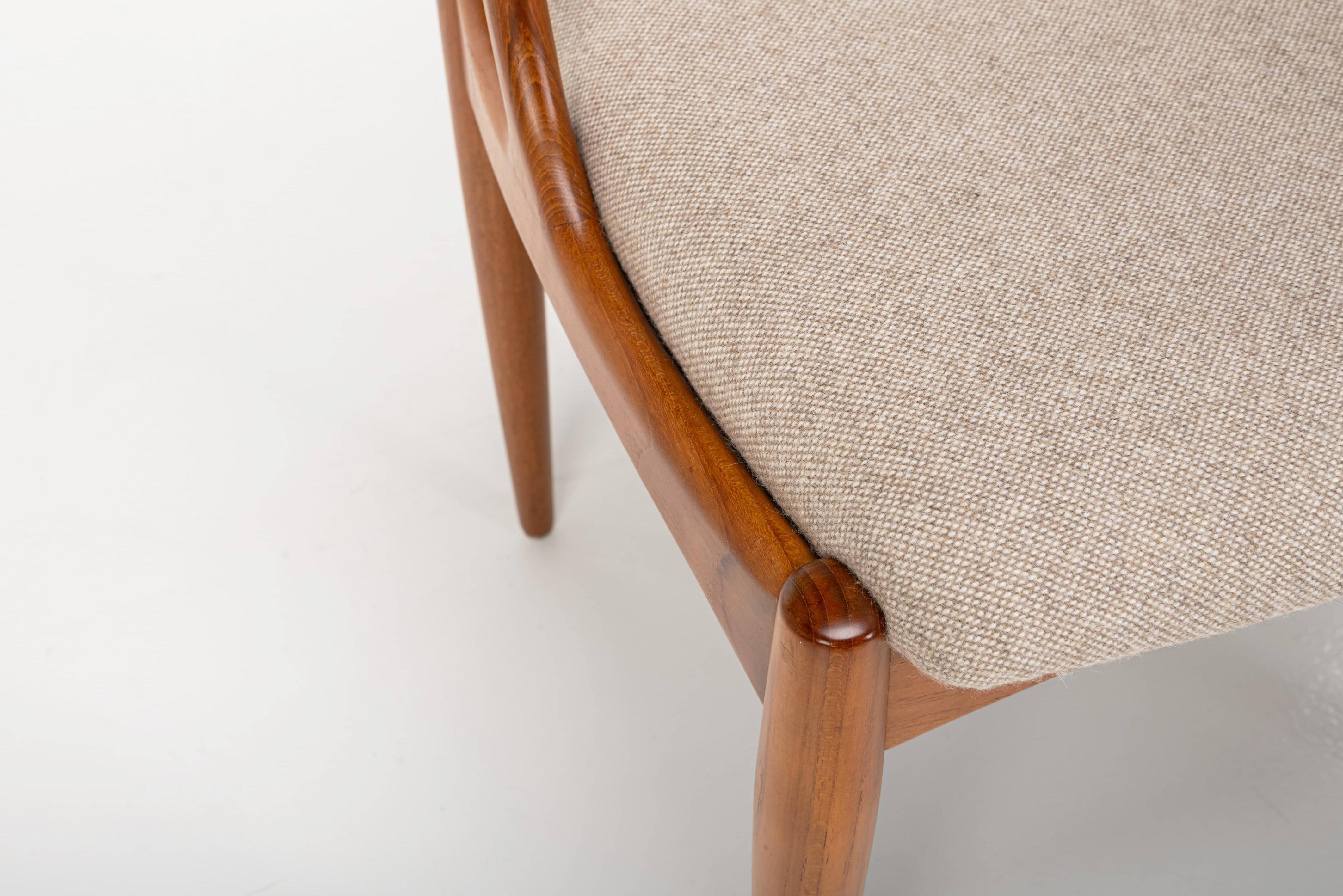 Set of 12 dining chairs by Johannes Andersen for Uldum Mobelfabrik, Model 16 - D 7