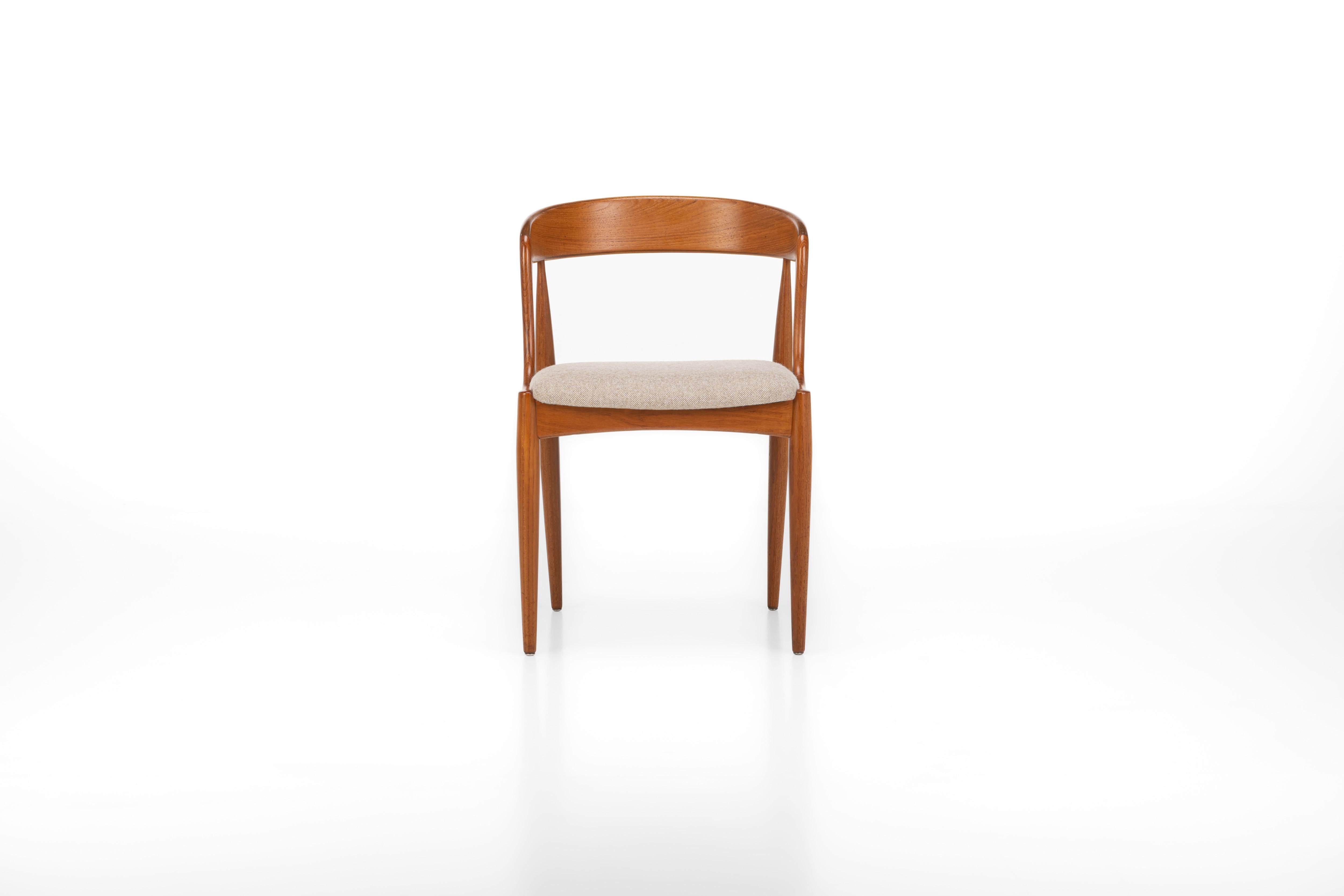 Danish Set of 12 dining chairs by Johannes Andersen for Uldum Mobelfabrik, Model 16 - D
