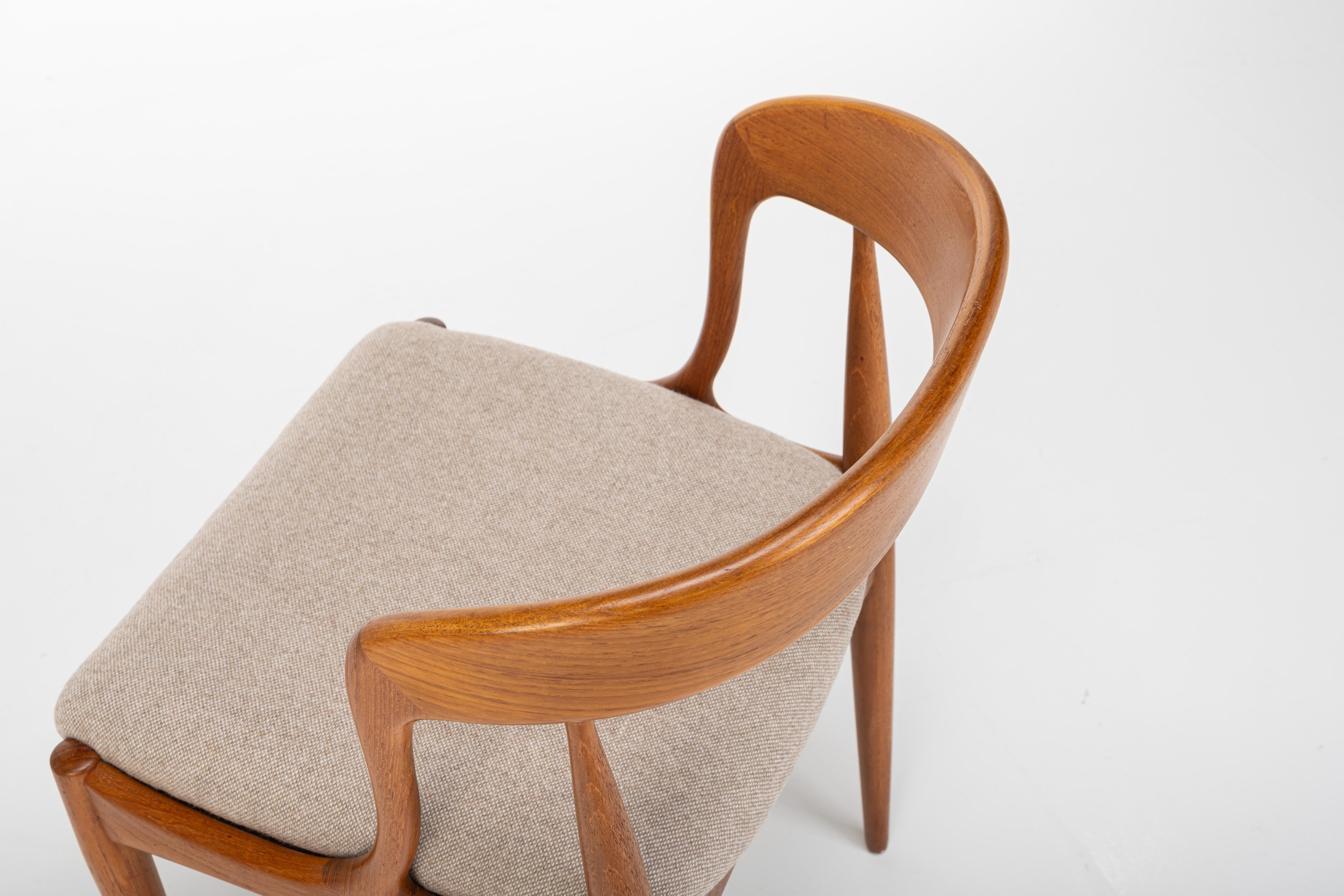 Set of 12 dining chairs by Johannes Andersen for Uldum Mobelfabrik, Model 16 - D 2