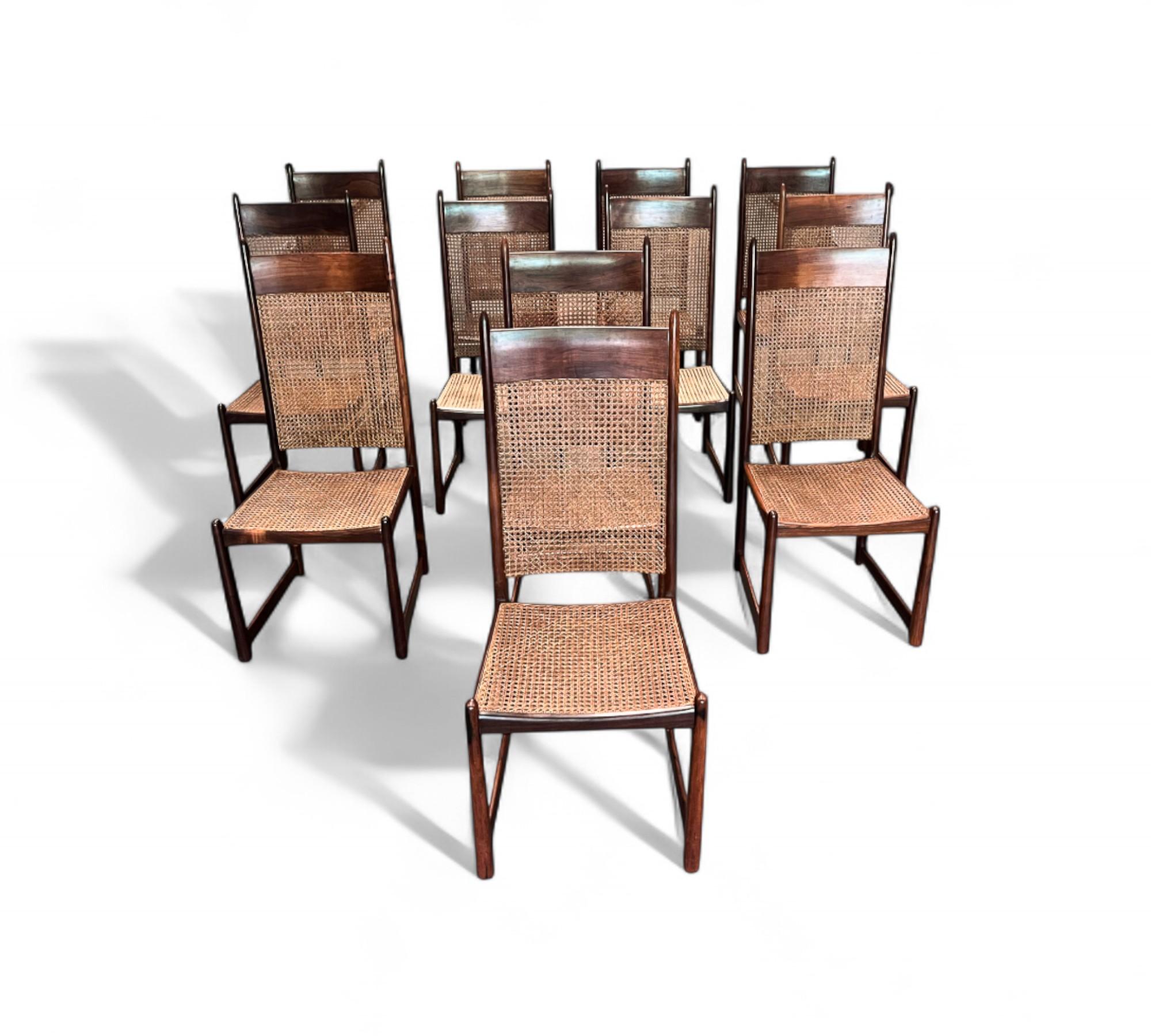 Dieses Set aus zwölf Esszimmerstühlen von Fatima, das in den 1960er Jahren in Brasilien hergestellt wurde, ist heute wieder erhältlich und hat es in sich!

Dieses imposante Set aus zwölf Esszimmerstühlen wurde in den 1960er Jahren von Fatima in