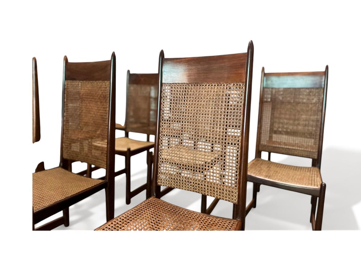 Brésilien Ensemble de 12 chaises de salle à manger en bois dur et cannage par Fatima, c. 1960s en vente