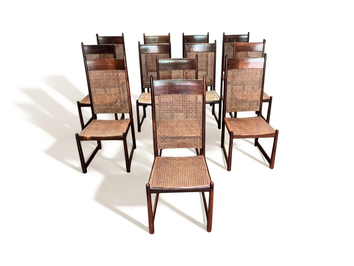 20ième siècle Ensemble de 12 chaises de salle à manger en bois dur et cannage par Fatima, c. 1960s en vente