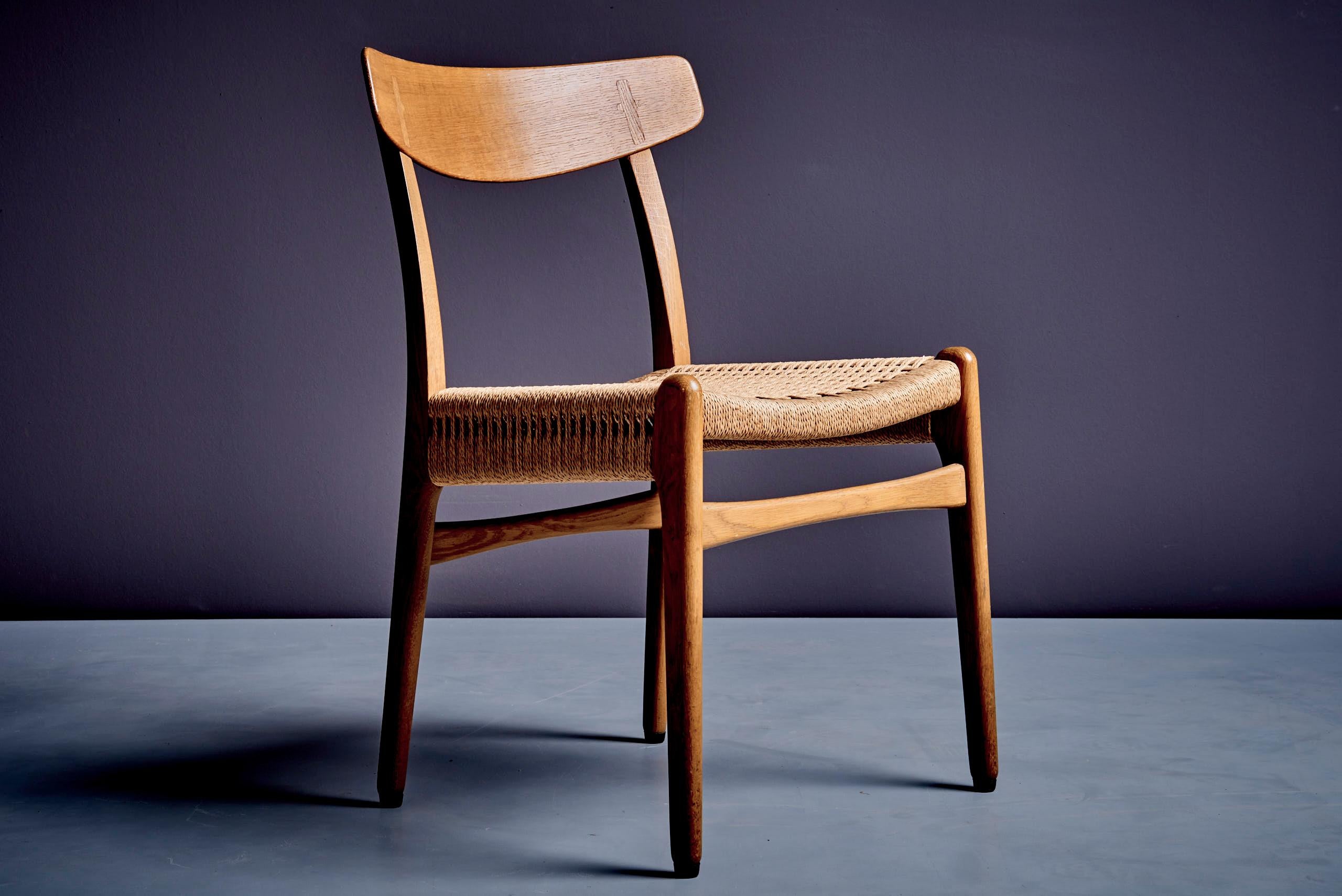 Satz von 12 Esszimmerstühlen Modell CH23 von Hans J. Wegner für Carl Hansen & Son im Zustand „Gut“ im Angebot in Berlin, DE