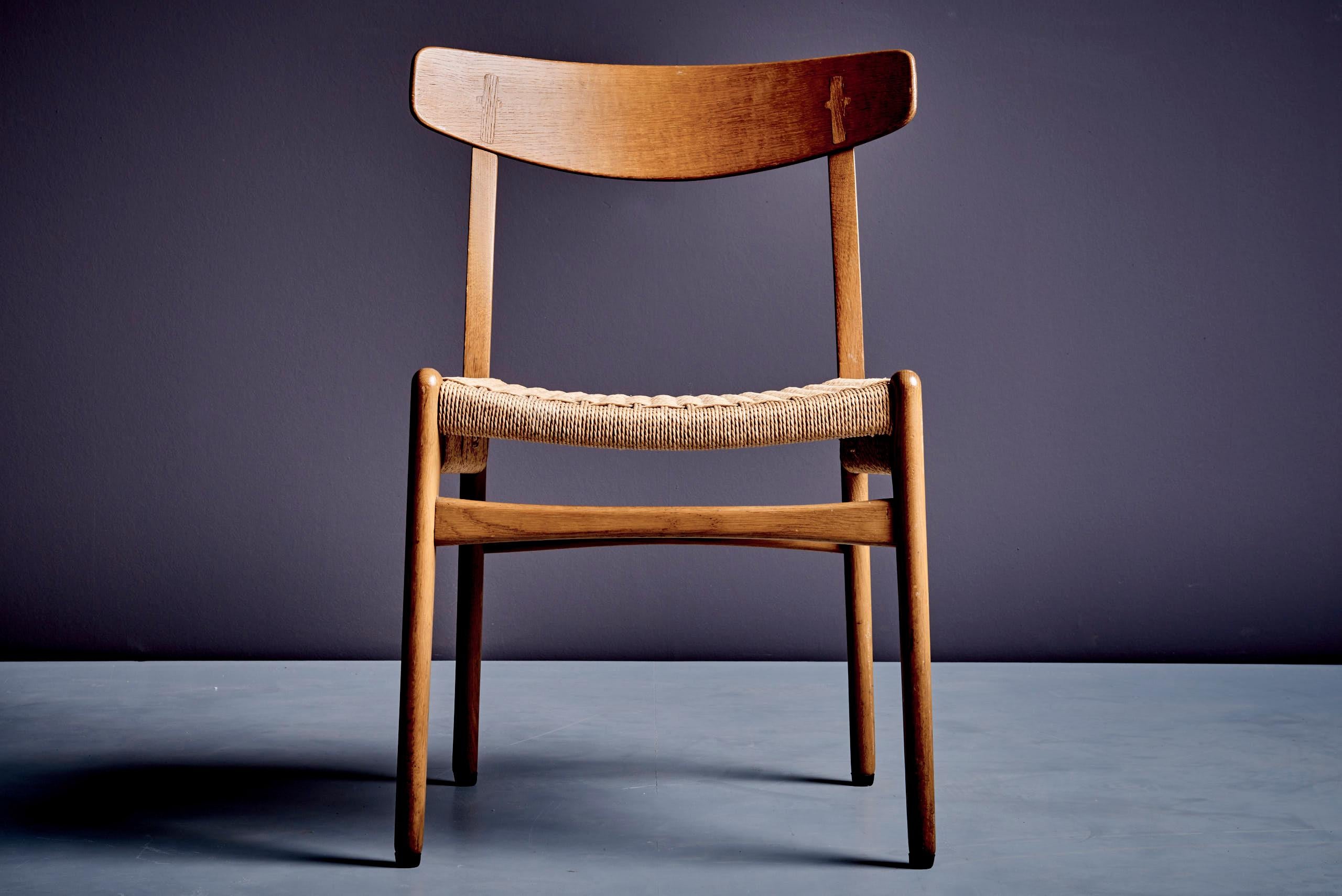 Satz von 12 Esszimmerstühlen Modell CH23 von Hans J. Wegner für Carl Hansen & Son (Papierkordel) im Angebot