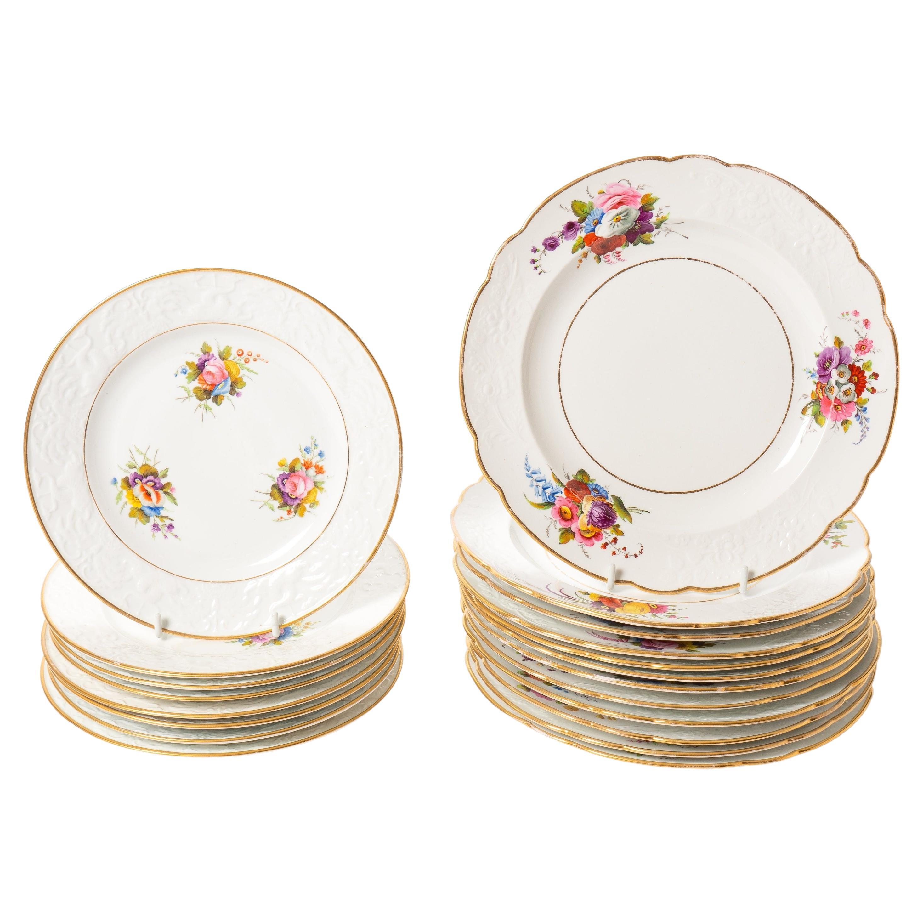 Ensemble de 12 assiettes à dîner et 8 assiettes à dessert en porcelaine à la cendre d'os de Spode en vente