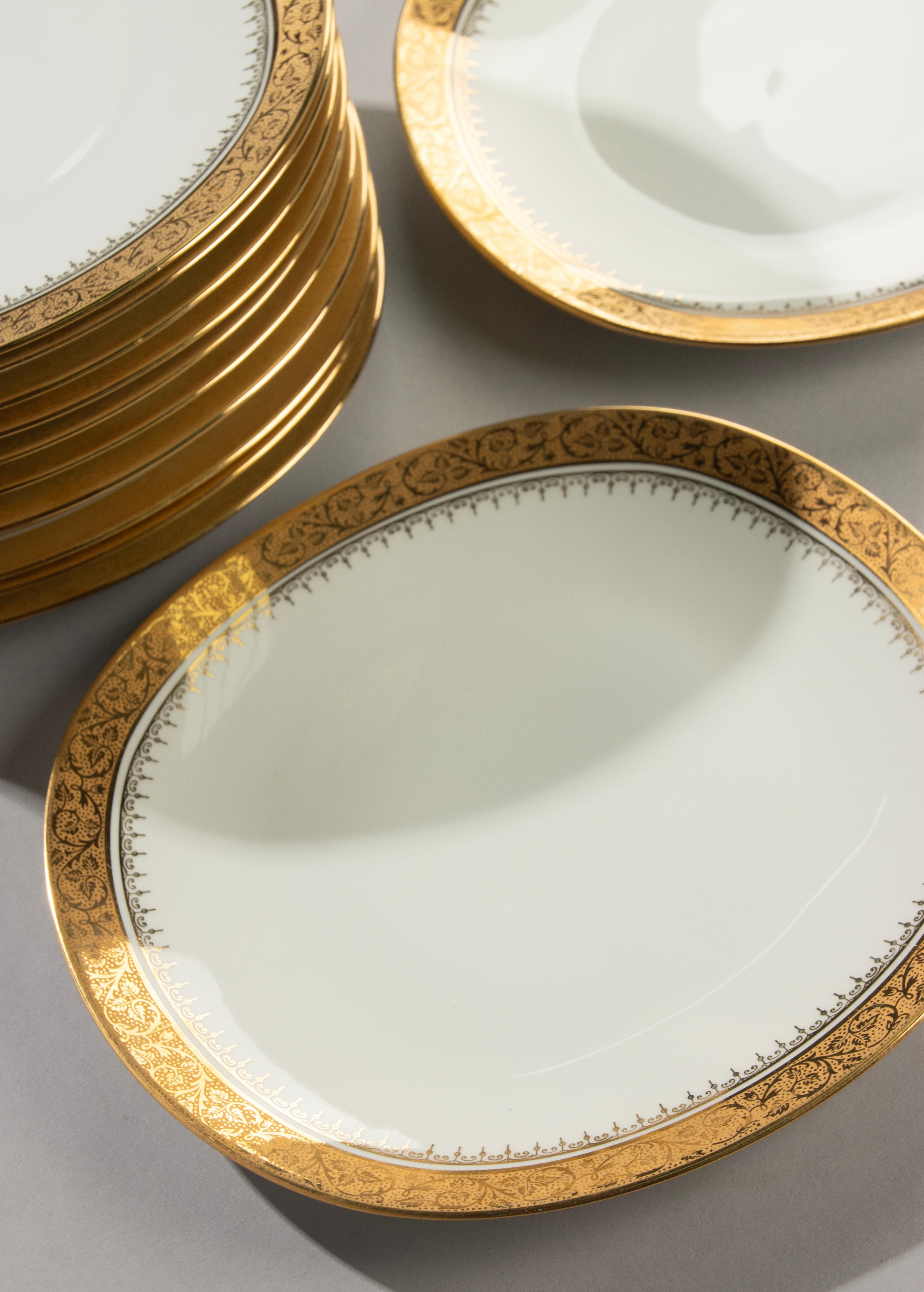 Mid-20th Century Set of 12 Dinner Plates - Raynaud Limoges For Sale
