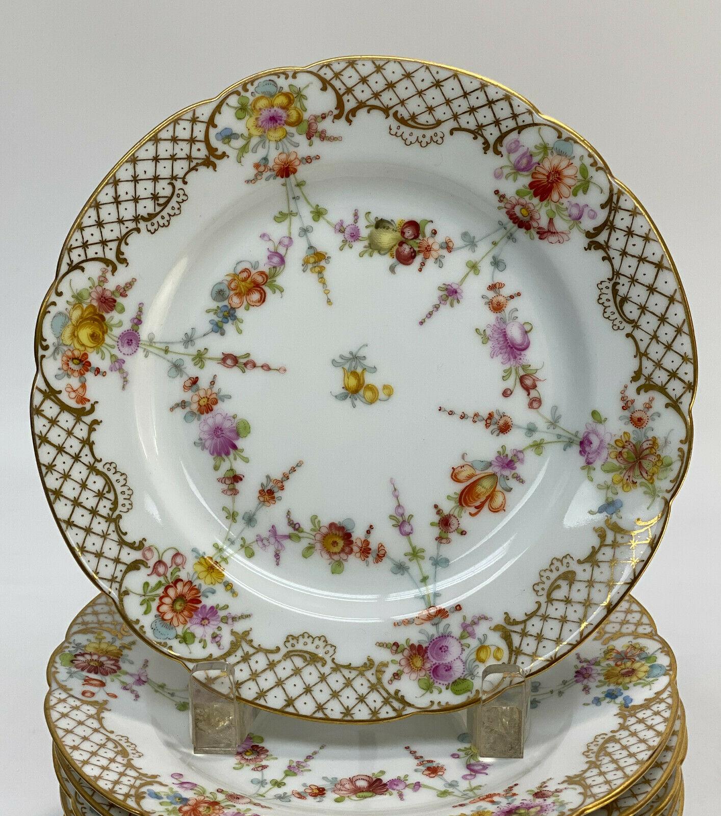 Set of 12 Dresden Ambrosius Lamm Hand Painted Porcelain Dessert Plates, Florals

Hand painted floral garlands throughout with gilt star pattern to the scalloped rimmed edge. Dresden Ambrosius Lamm mark to the underside base.

Additional