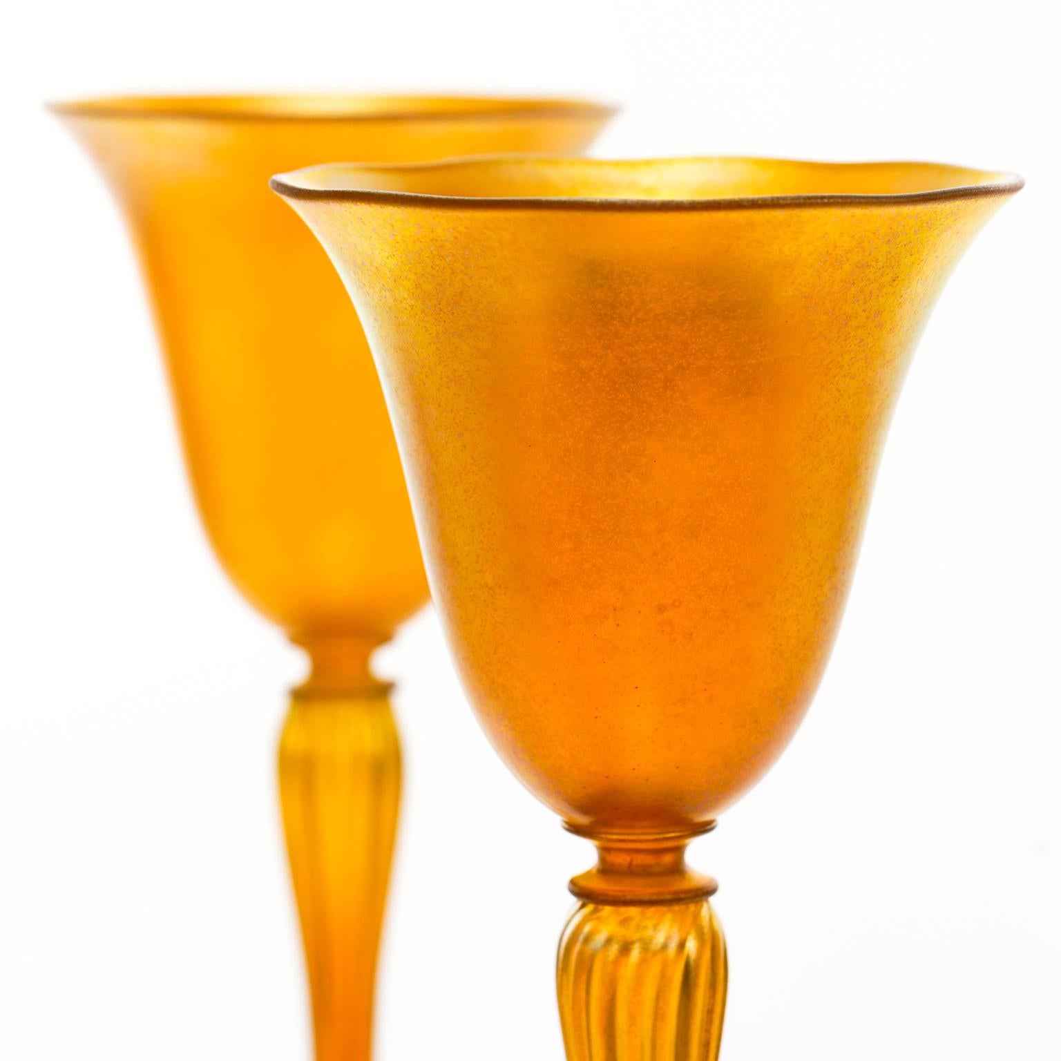 Satz von 12 Durand Gold Lustre Art Glass Wasserkelchen (Geblasenes Glas) im Angebot