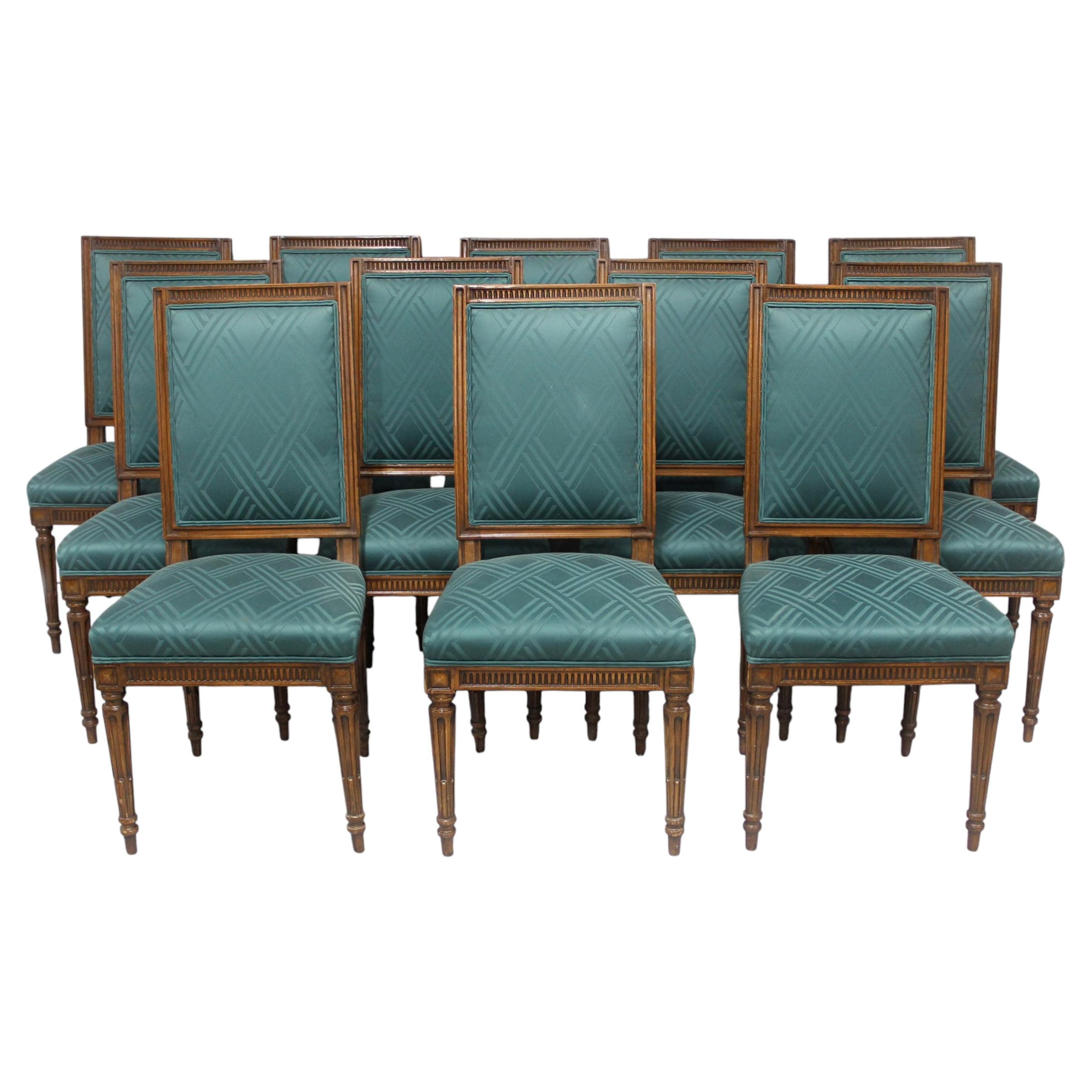 Set aus 12 handgeschnitzten Mahagoni-Esszimmerstühlen im Louis-XVI-Stil aus dem frühen 20. Jahrhundert
