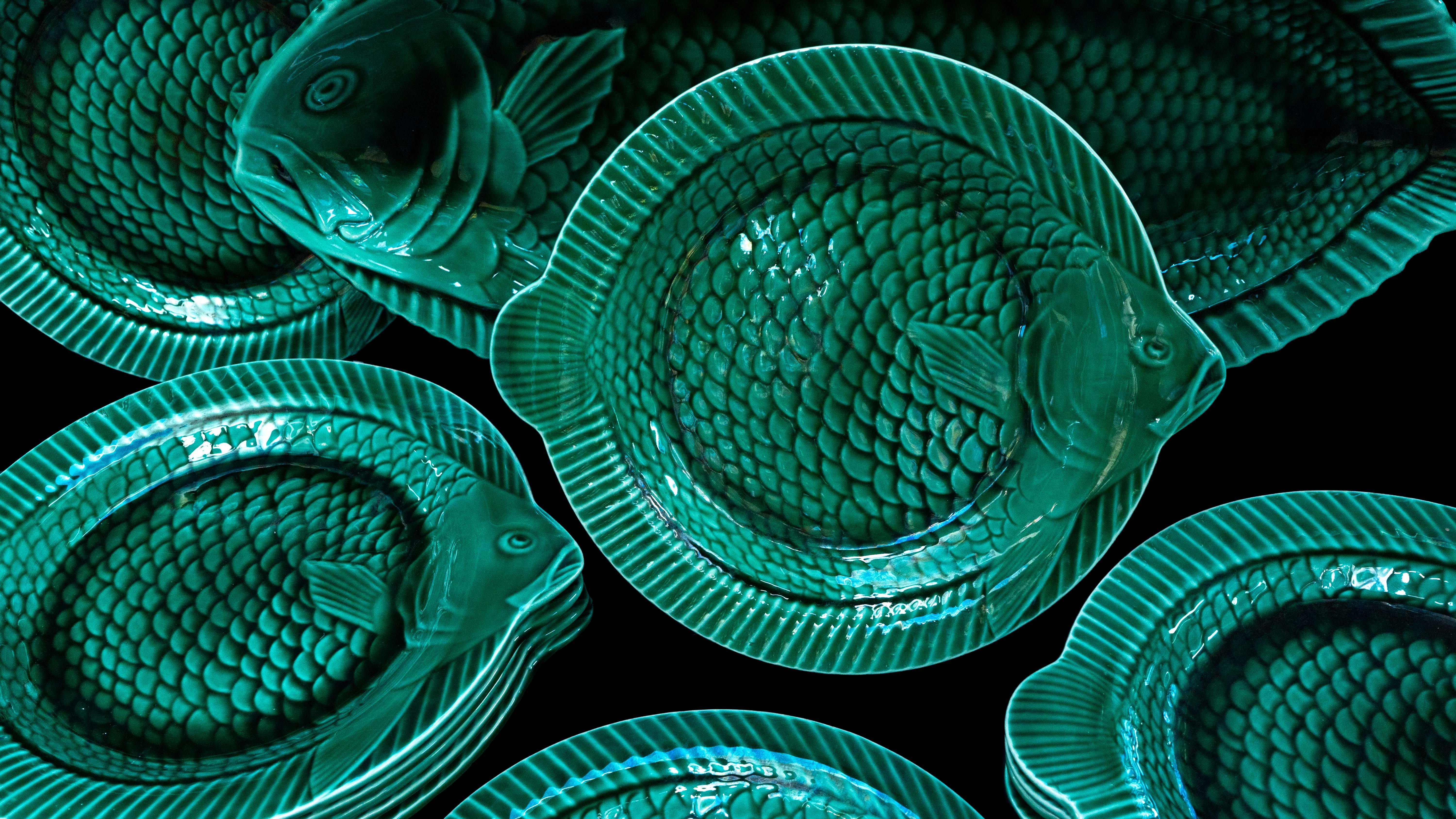  Set of 12 Emerald Green Fish Plates with Large Serving Platter by Sarreguemies In Excellent Condition In New York, NY