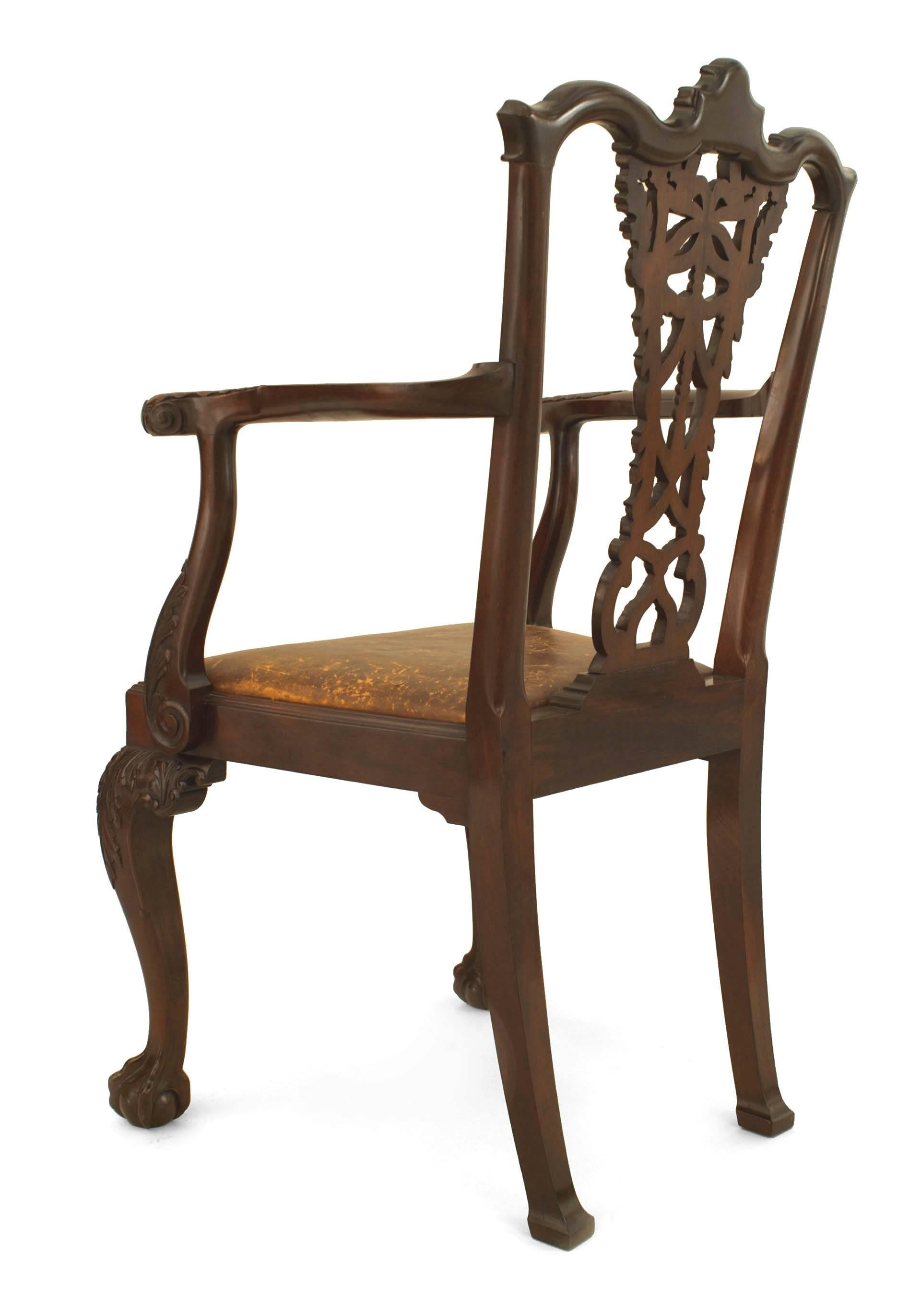 Ensemble de 12 chaises anglaises Chippendale en cuir marron Bon état - En vente à New York, NY